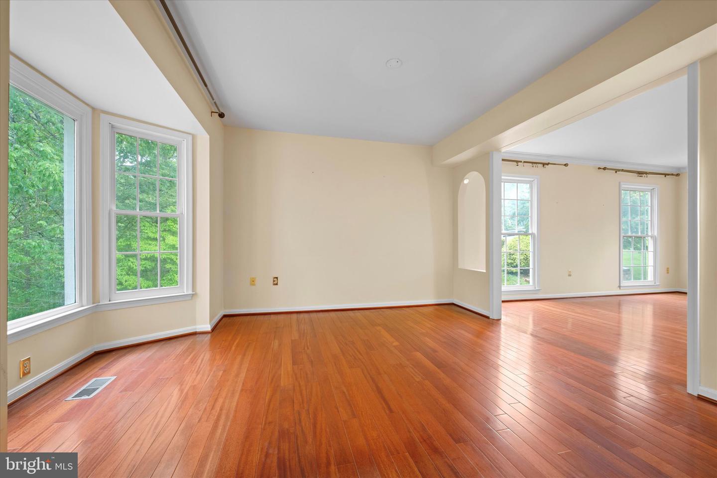 6832 COMPTON HEIGHTS CIR, CLIFTON, Virginia 20124, 5 Bedrooms Bedrooms, ,3 BathroomsBathrooms,Residential,For sale,6832 COMPTON HEIGHTS CIR,VAFX2229546 MLS # VAFX2229546