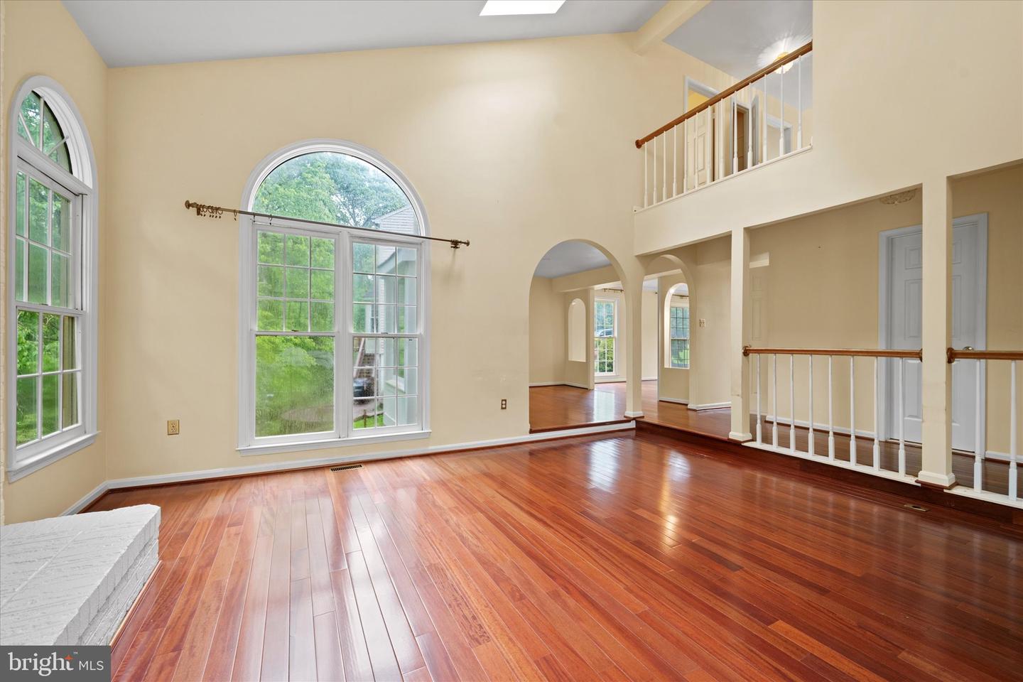 6832 COMPTON HEIGHTS CIR, CLIFTON, Virginia 20124, 5 Bedrooms Bedrooms, ,3 BathroomsBathrooms,Residential,For sale,6832 COMPTON HEIGHTS CIR,VAFX2229546 MLS # VAFX2229546
