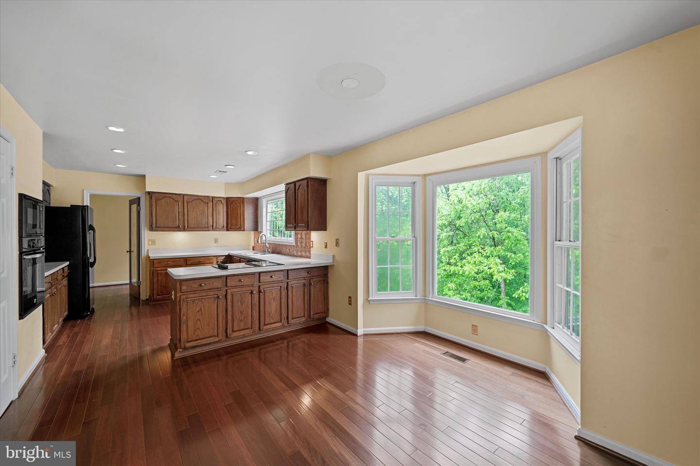 6832 COMPTON HEIGHTS CIR, CLIFTON, Virginia 20124, 5 Bedrooms Bedrooms, ,3 BathroomsBathrooms,Residential,For sale,6832 COMPTON HEIGHTS CIR,VAFX2229546 MLS # VAFX2229546