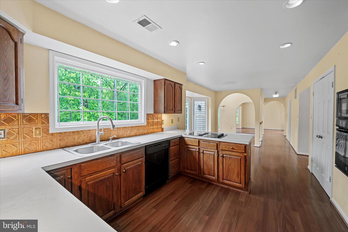 6832 COMPTON HEIGHTS CIR, CLIFTON, Virginia 20124, 5 Bedrooms Bedrooms, ,3 BathroomsBathrooms,Residential,For sale,6832 COMPTON HEIGHTS CIR,VAFX2229546 MLS # VAFX2229546