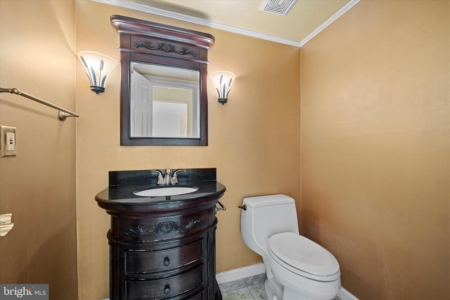 6832 COMPTON HEIGHTS CIR, CLIFTON, Virginia 20124, 5 Bedrooms Bedrooms, ,3 BathroomsBathrooms,Residential,For sale,6832 COMPTON HEIGHTS CIR,VAFX2229546 MLS # VAFX2229546