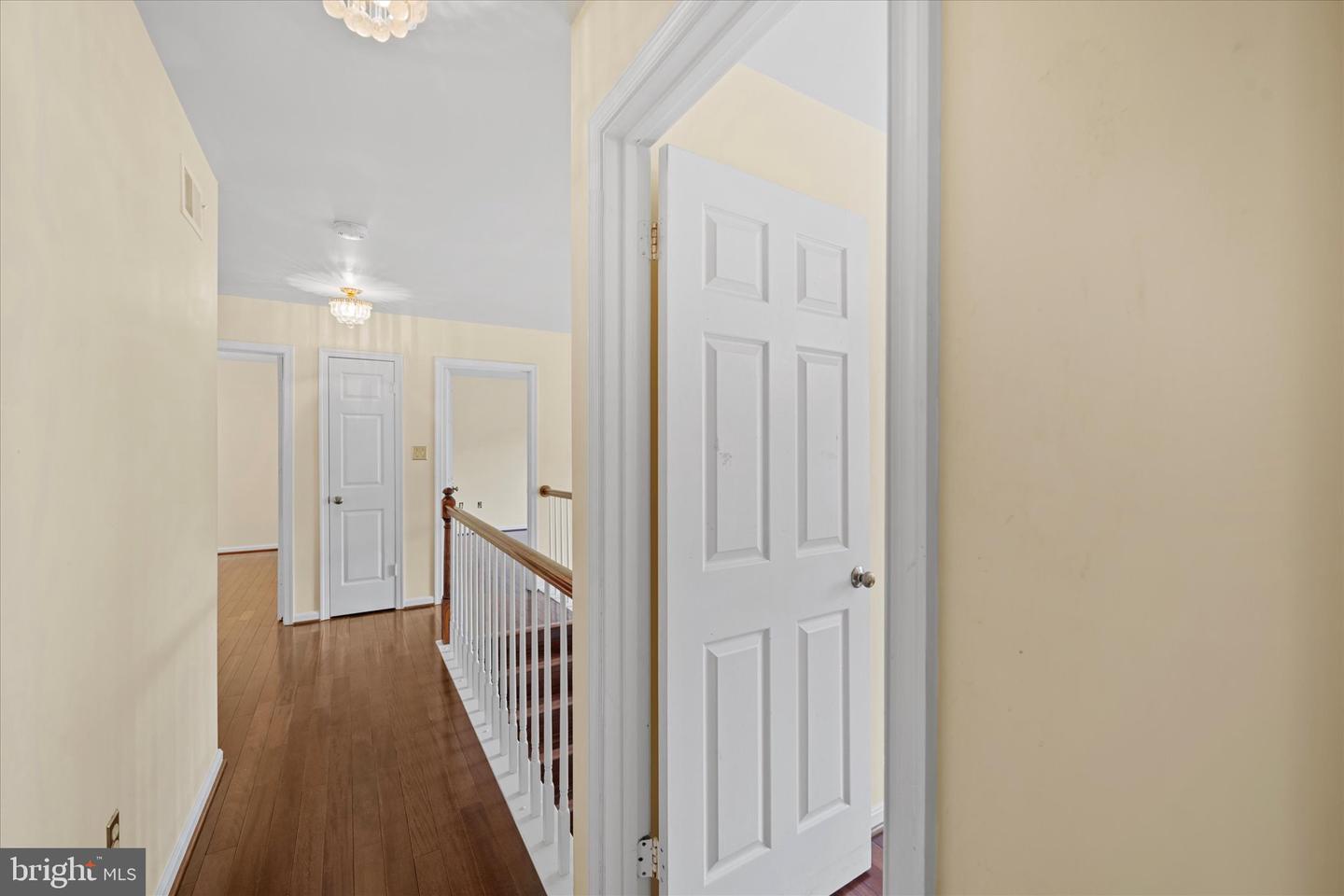 6832 COMPTON HEIGHTS CIR, CLIFTON, Virginia 20124, 5 Bedrooms Bedrooms, ,3 BathroomsBathrooms,Residential,For sale,6832 COMPTON HEIGHTS CIR,VAFX2229546 MLS # VAFX2229546