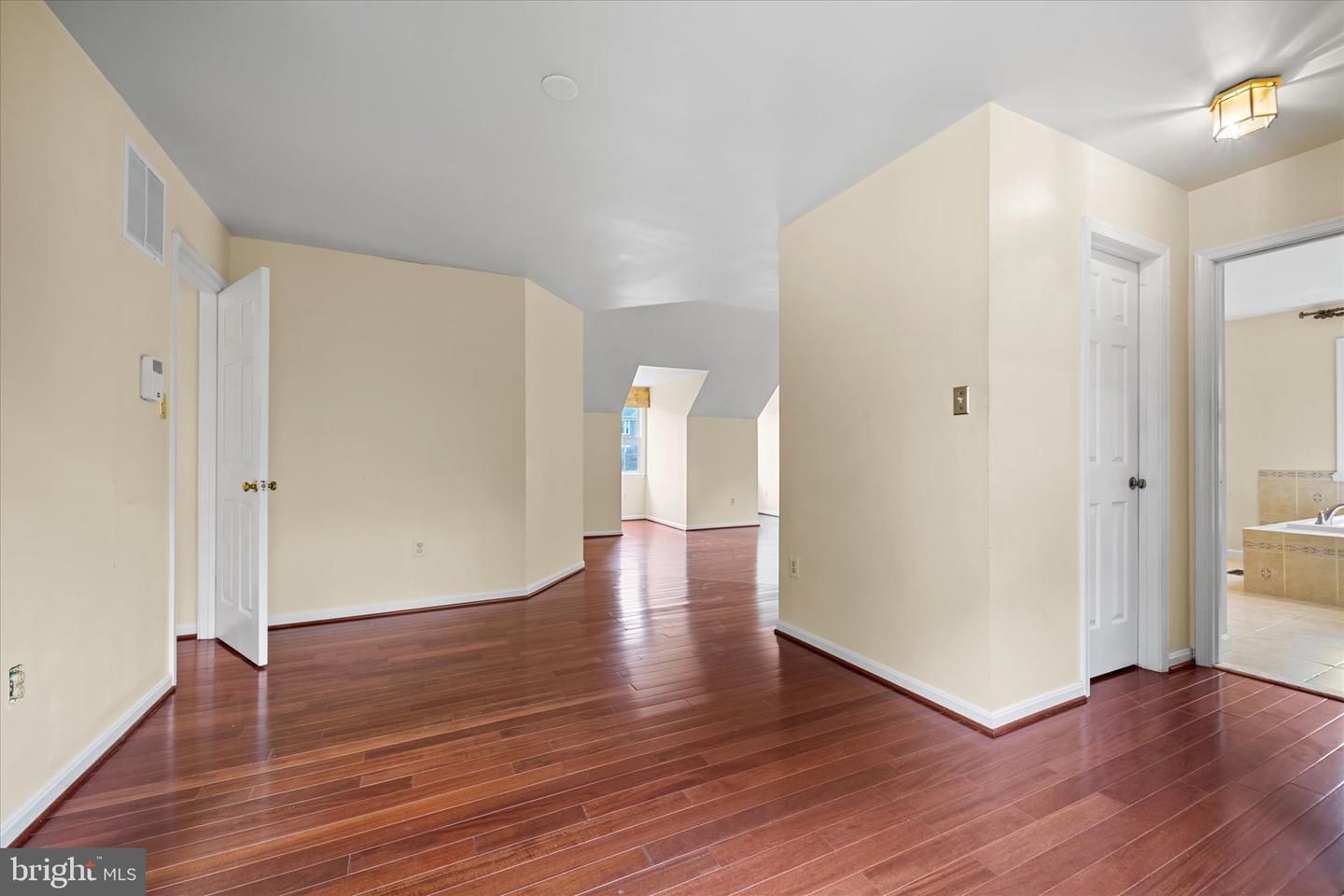 6832 COMPTON HEIGHTS CIR, CLIFTON, Virginia 20124, 5 Bedrooms Bedrooms, ,3 BathroomsBathrooms,Residential,For sale,6832 COMPTON HEIGHTS CIR,VAFX2229546 MLS # VAFX2229546