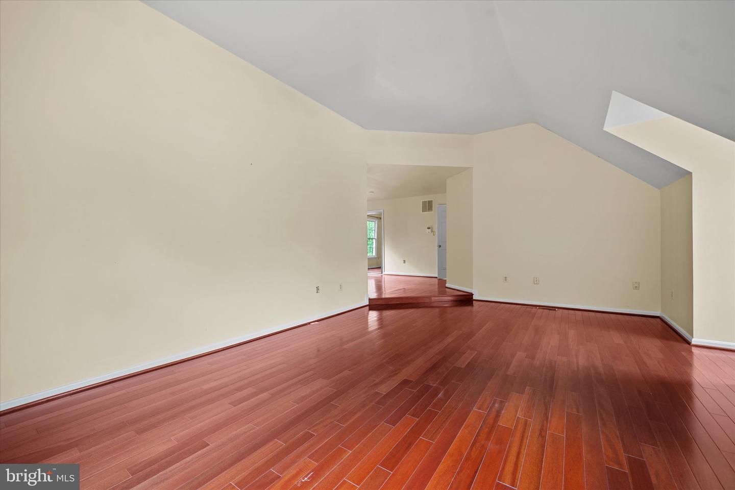 6832 COMPTON HEIGHTS CIR, CLIFTON, Virginia 20124, 5 Bedrooms Bedrooms, ,3 BathroomsBathrooms,Residential,For sale,6832 COMPTON HEIGHTS CIR,VAFX2229546 MLS # VAFX2229546