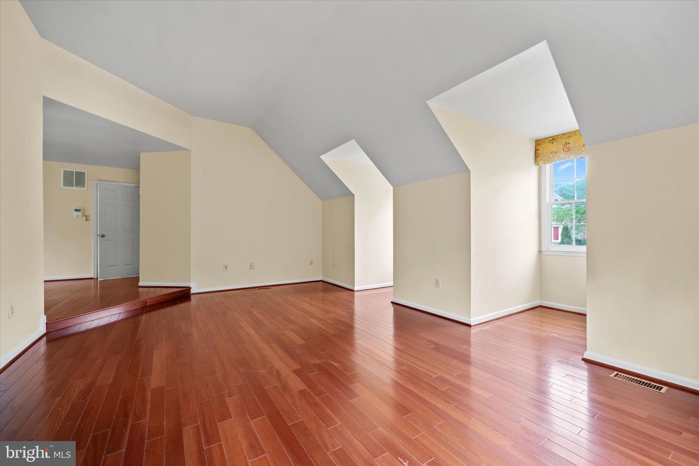 6832 COMPTON HEIGHTS CIR, CLIFTON, Virginia 20124, 5 Bedrooms Bedrooms, ,3 BathroomsBathrooms,Residential,For sale,6832 COMPTON HEIGHTS CIR,VAFX2229546 MLS # VAFX2229546