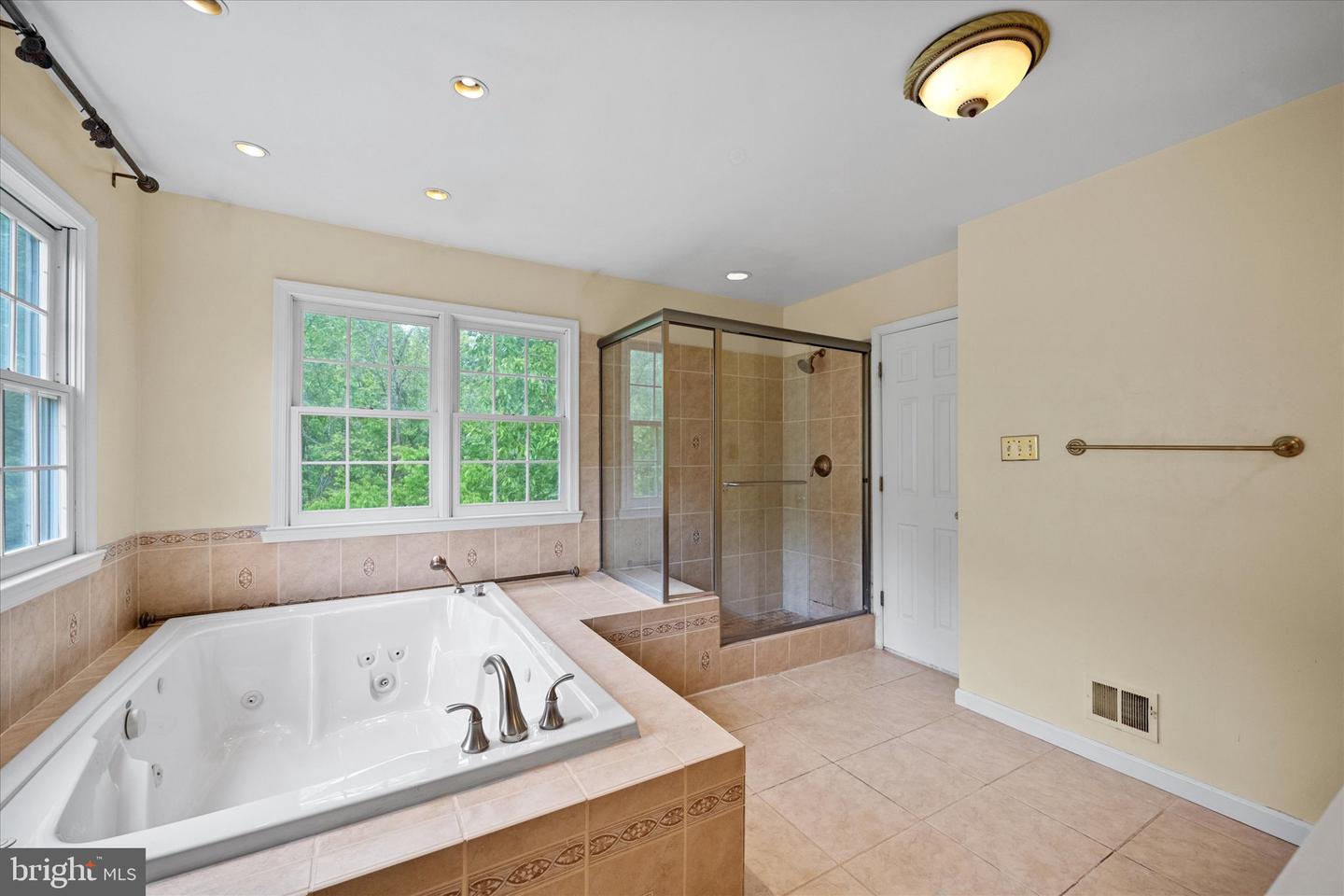 6832 COMPTON HEIGHTS CIR, CLIFTON, Virginia 20124, 5 Bedrooms Bedrooms, ,3 BathroomsBathrooms,Residential,For sale,6832 COMPTON HEIGHTS CIR,VAFX2229546 MLS # VAFX2229546