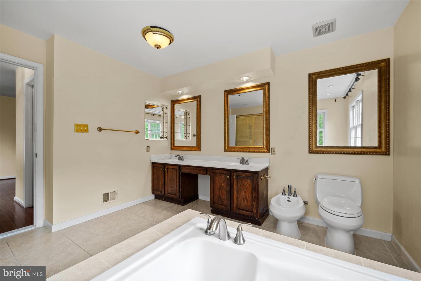 6832 COMPTON HEIGHTS CIR, CLIFTON, Virginia 20124, 5 Bedrooms Bedrooms, ,3 BathroomsBathrooms,Residential,For sale,6832 COMPTON HEIGHTS CIR,VAFX2229546 MLS # VAFX2229546