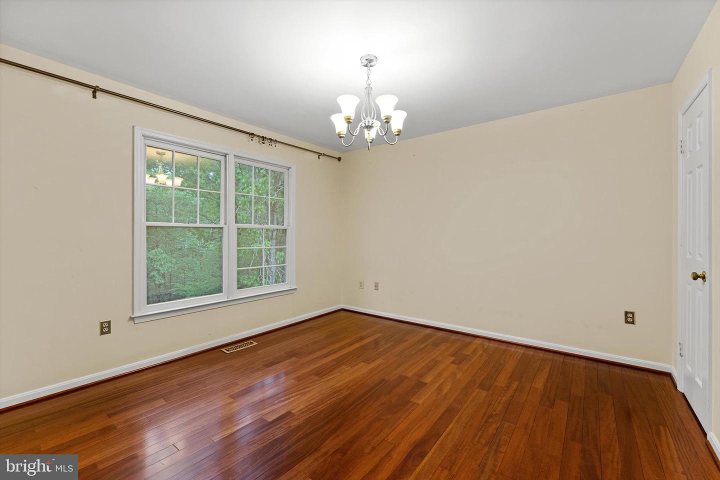 6832 COMPTON HEIGHTS CIR, CLIFTON, Virginia 20124, 5 Bedrooms Bedrooms, ,3 BathroomsBathrooms,Residential,For sale,6832 COMPTON HEIGHTS CIR,VAFX2229546 MLS # VAFX2229546