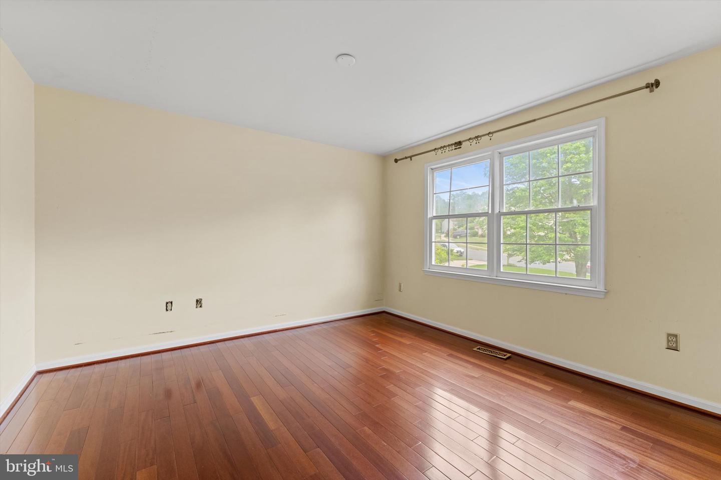 6832 COMPTON HEIGHTS CIR, CLIFTON, Virginia 20124, 5 Bedrooms Bedrooms, ,3 BathroomsBathrooms,Residential,For sale,6832 COMPTON HEIGHTS CIR,VAFX2229546 MLS # VAFX2229546