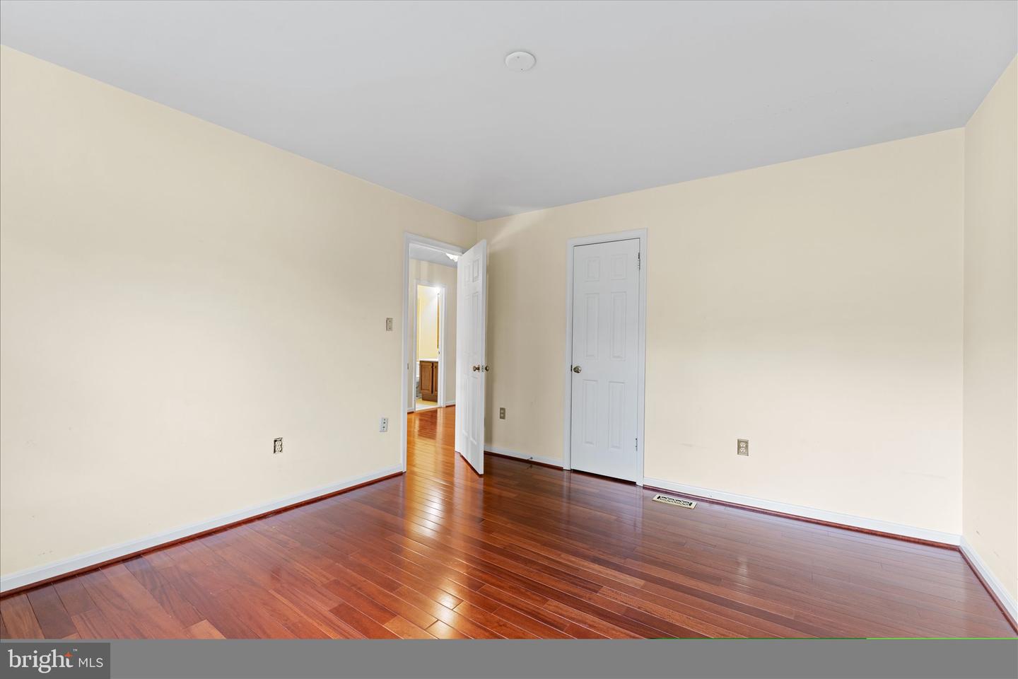 6832 COMPTON HEIGHTS CIR, CLIFTON, Virginia 20124, 5 Bedrooms Bedrooms, ,3 BathroomsBathrooms,Residential,For sale,6832 COMPTON HEIGHTS CIR,VAFX2229546 MLS # VAFX2229546
