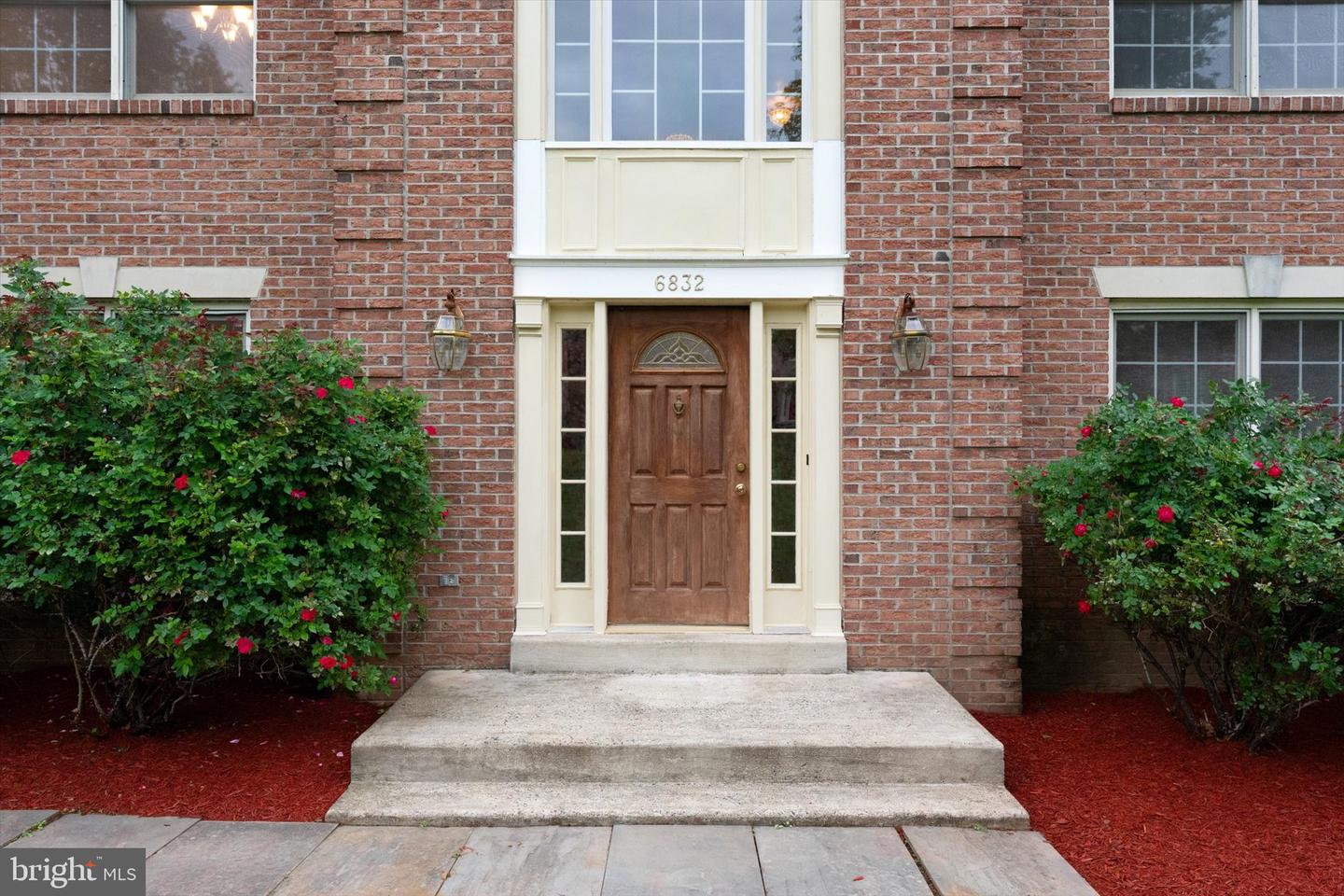 6832 COMPTON HEIGHTS CIR, CLIFTON, Virginia 20124, 5 Bedrooms Bedrooms, ,3 BathroomsBathrooms,Residential,For sale,6832 COMPTON HEIGHTS CIR,VAFX2229546 MLS # VAFX2229546