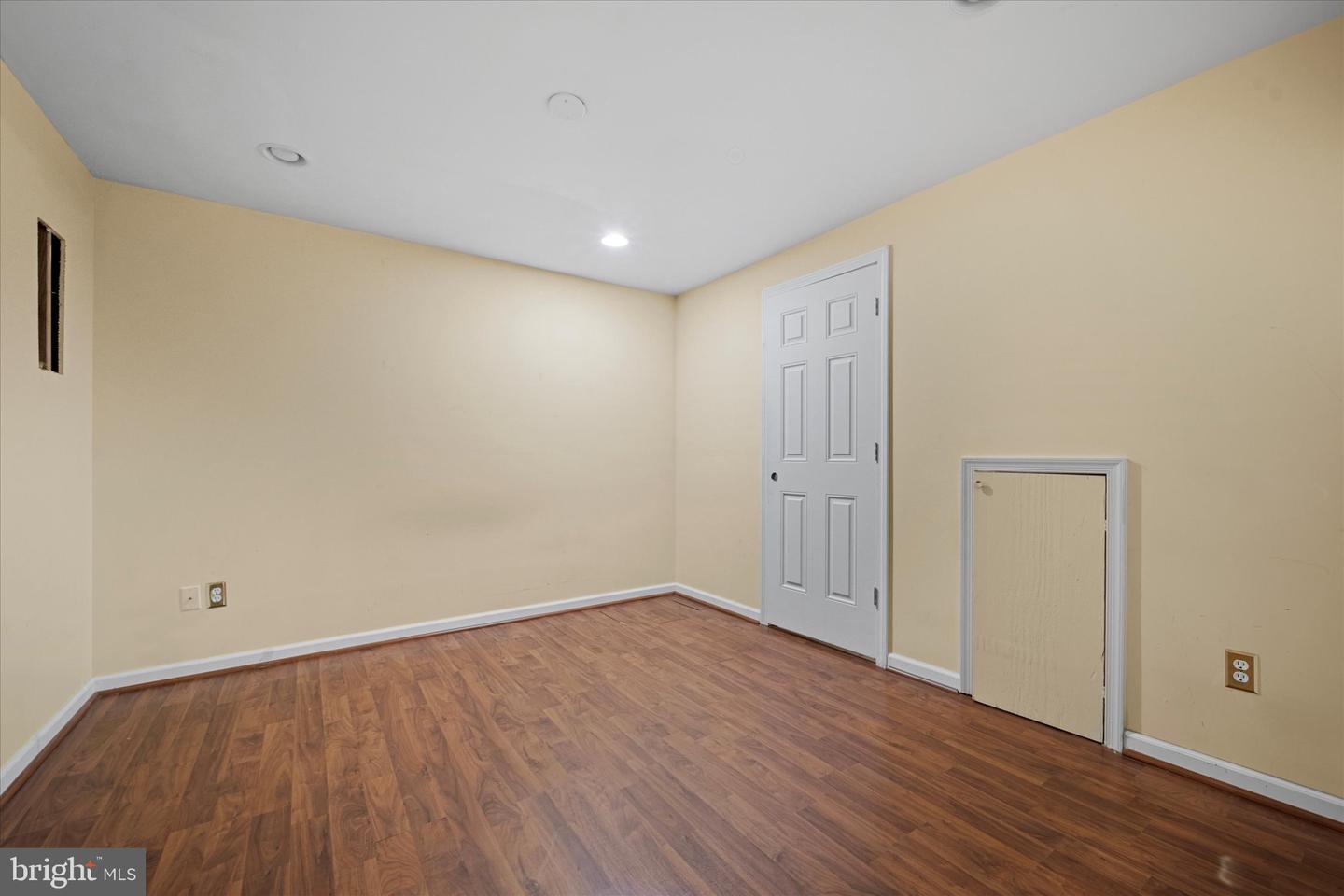 6832 COMPTON HEIGHTS CIR, CLIFTON, Virginia 20124, 5 Bedrooms Bedrooms, ,3 BathroomsBathrooms,Residential,For sale,6832 COMPTON HEIGHTS CIR,VAFX2229546 MLS # VAFX2229546