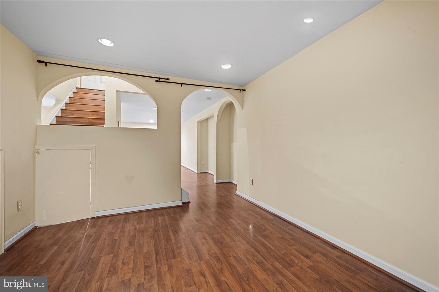 6832 COMPTON HEIGHTS CIR, CLIFTON, Virginia 20124, 5 Bedrooms Bedrooms, ,3 BathroomsBathrooms,Residential,For sale,6832 COMPTON HEIGHTS CIR,VAFX2229546 MLS # VAFX2229546