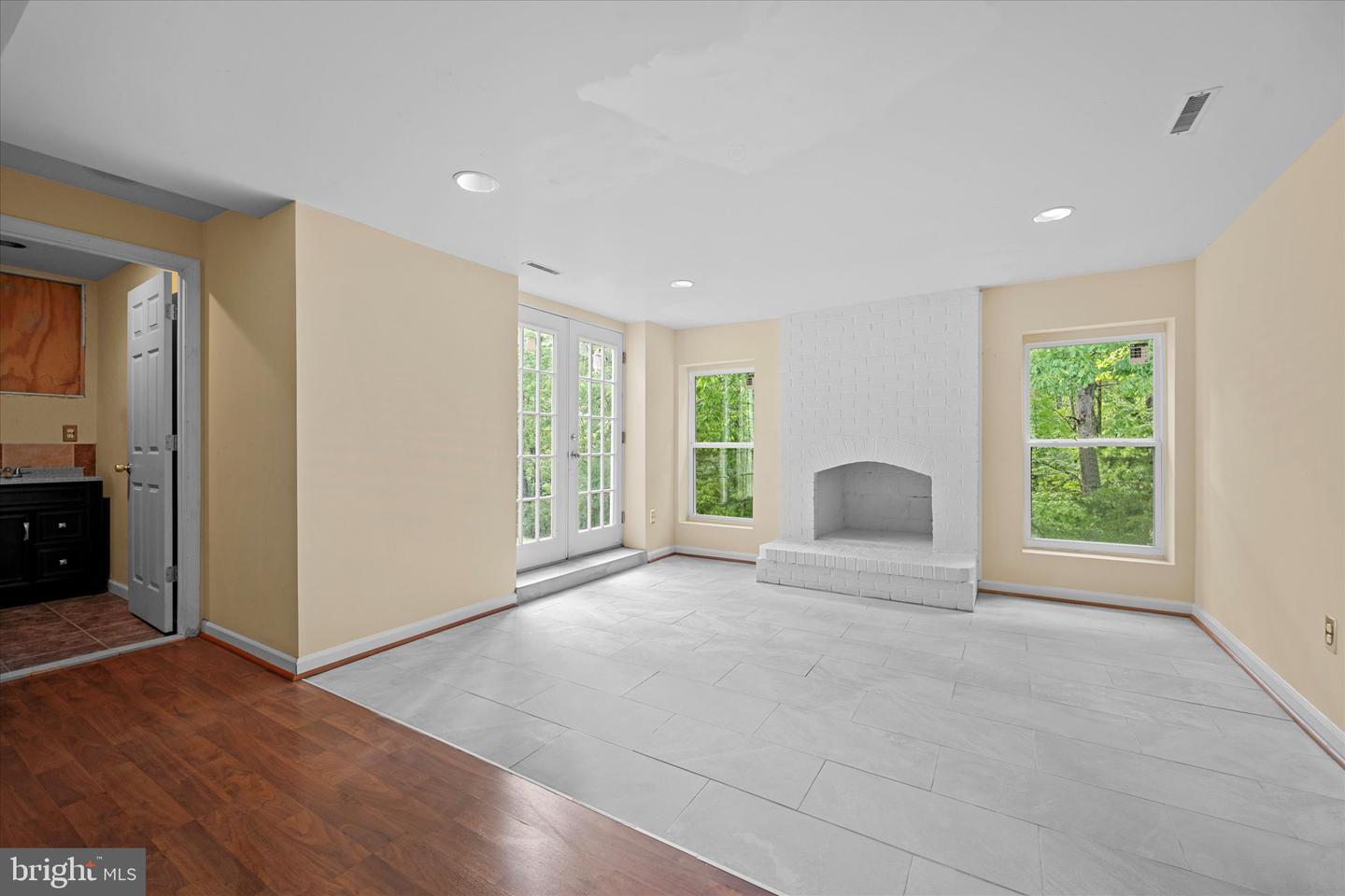 6832 COMPTON HEIGHTS CIR, CLIFTON, Virginia 20124, 5 Bedrooms Bedrooms, ,3 BathroomsBathrooms,Residential,For sale,6832 COMPTON HEIGHTS CIR,VAFX2229546 MLS # VAFX2229546