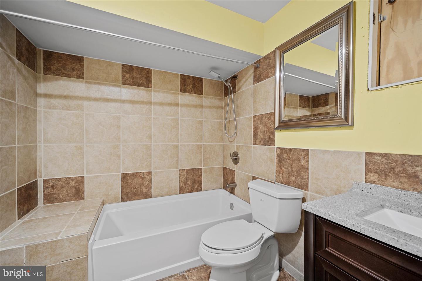 6832 COMPTON HEIGHTS CIR, CLIFTON, Virginia 20124, 5 Bedrooms Bedrooms, ,3 BathroomsBathrooms,Residential,For sale,6832 COMPTON HEIGHTS CIR,VAFX2229546 MLS # VAFX2229546