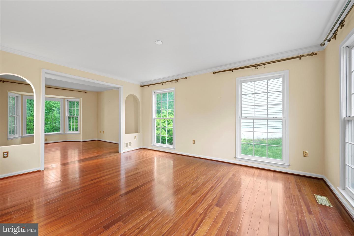 6832 COMPTON HEIGHTS CIR, CLIFTON, Virginia 20124, 5 Bedrooms Bedrooms, ,3 BathroomsBathrooms,Residential,For sale,6832 COMPTON HEIGHTS CIR,VAFX2229546 MLS # VAFX2229546