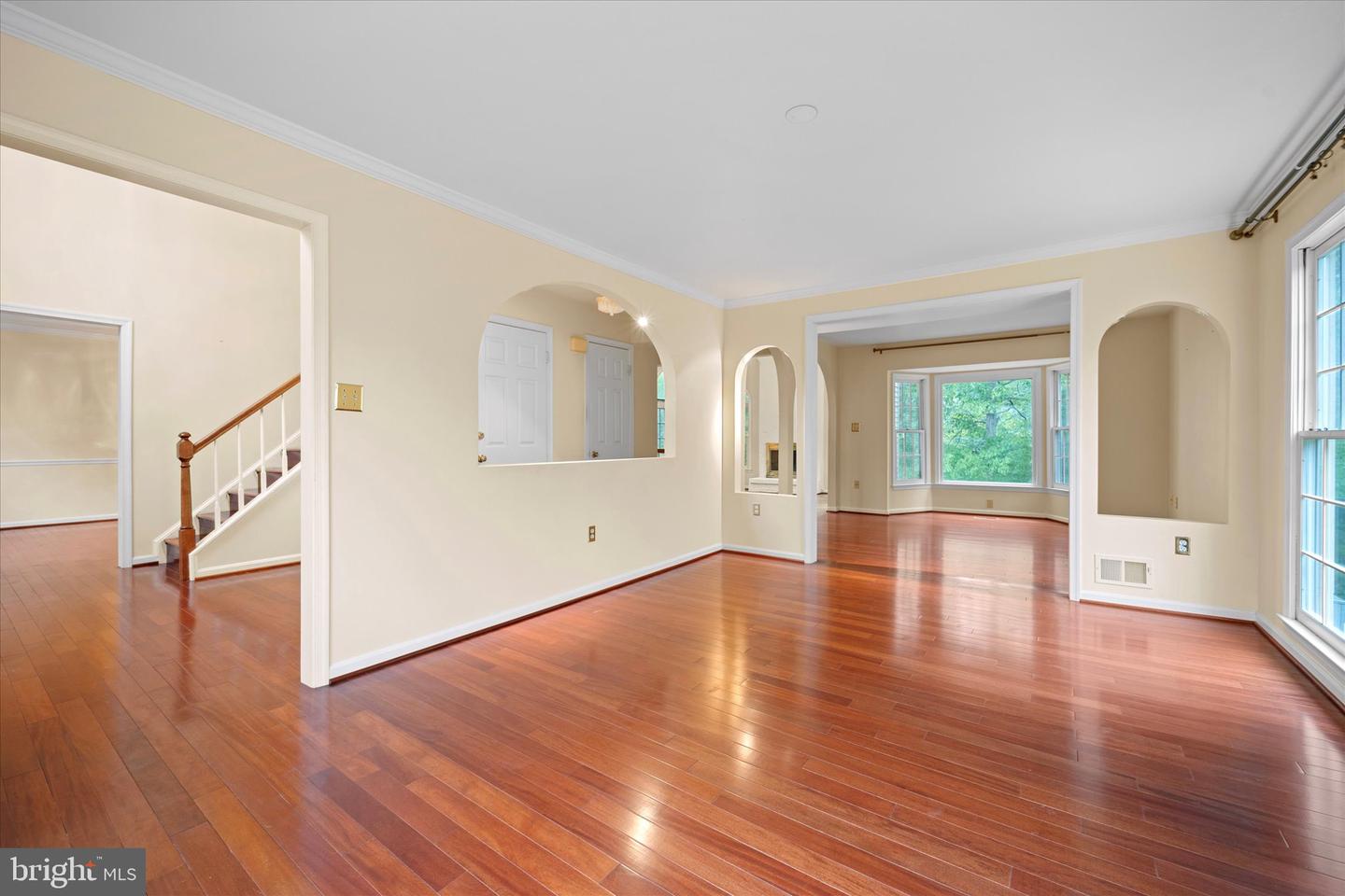6832 COMPTON HEIGHTS CIR, CLIFTON, Virginia 20124, 5 Bedrooms Bedrooms, ,3 BathroomsBathrooms,Residential,For sale,6832 COMPTON HEIGHTS CIR,VAFX2229546 MLS # VAFX2229546