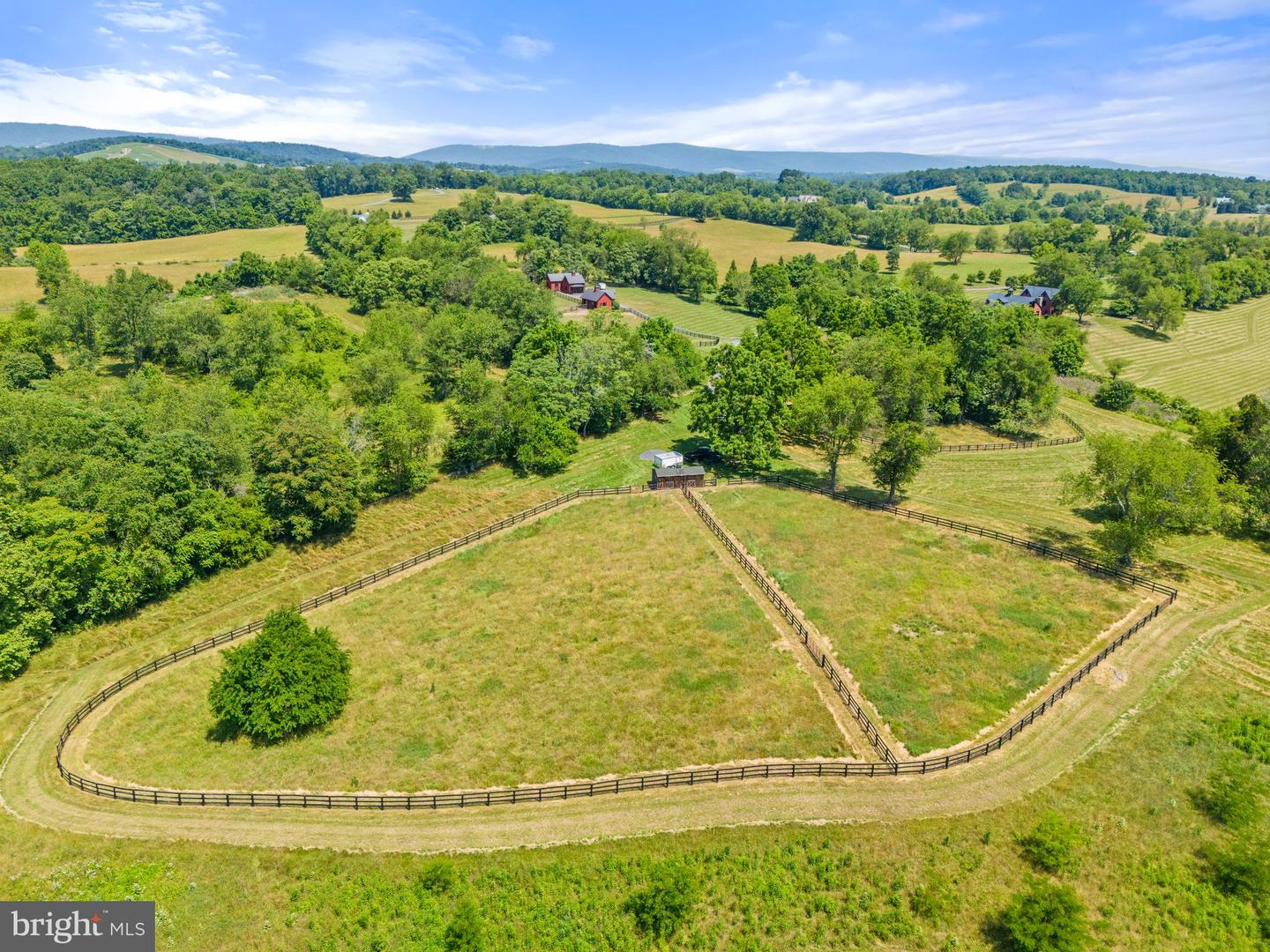 9425 BLACKPOND LN, DELAPLANE, Virginia 20144, 5 Bedrooms Bedrooms, ,5 BathroomsBathrooms,Residential,For sale,9425 BLACKPOND LN,VAFQ2015892 MLS # VAFQ2015892