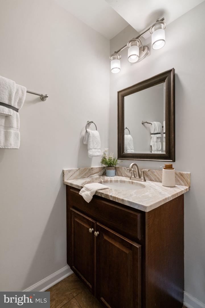 13881 WALNEY PARK DR, CHANTILLY, Virginia 20151, 3 Bedrooms Bedrooms, ,2 BathroomsBathrooms,Residential,For sale,13881 WALNEY PARK DR,VAFX2230168 MLS # VAFX2230168