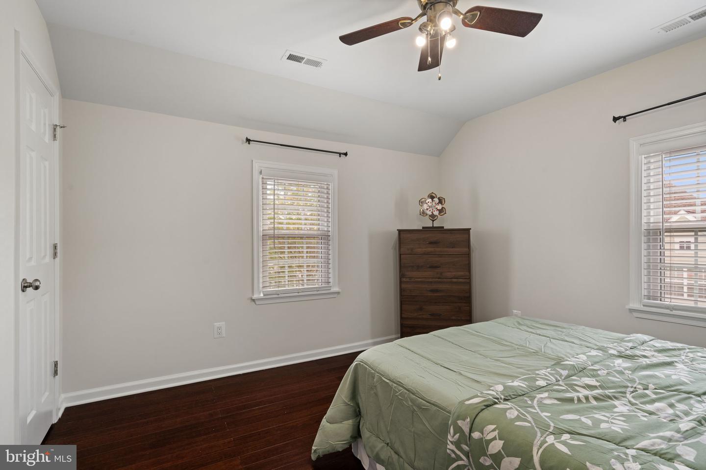13881 WALNEY PARK DR, CHANTILLY, Virginia 20151, 3 Bedrooms Bedrooms, ,2 BathroomsBathrooms,Residential,For sale,13881 WALNEY PARK DR,VAFX2230168 MLS # VAFX2230168