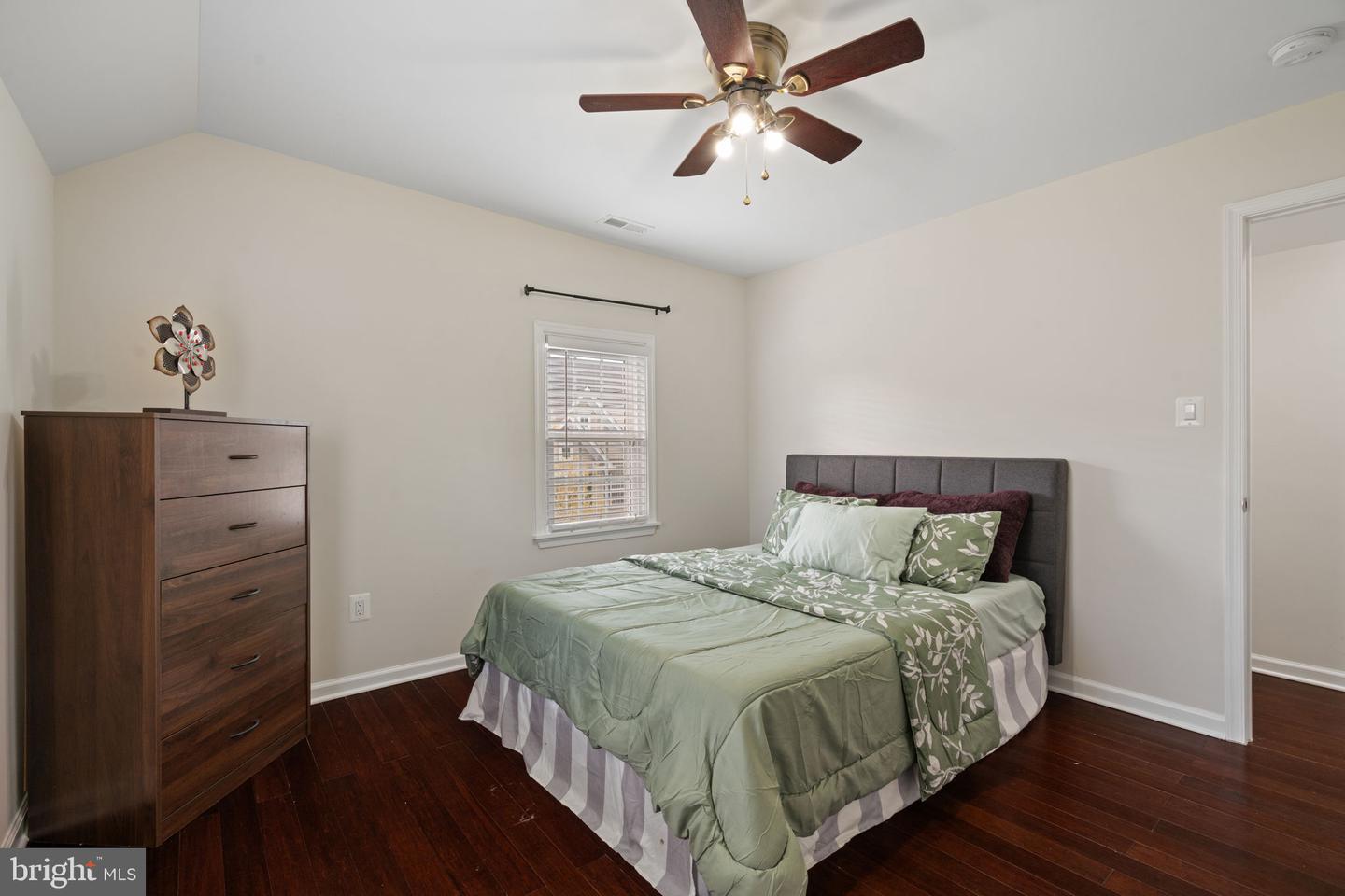 13881 WALNEY PARK DR, CHANTILLY, Virginia 20151, 3 Bedrooms Bedrooms, ,2 BathroomsBathrooms,Residential,For sale,13881 WALNEY PARK DR,VAFX2230168 MLS # VAFX2230168