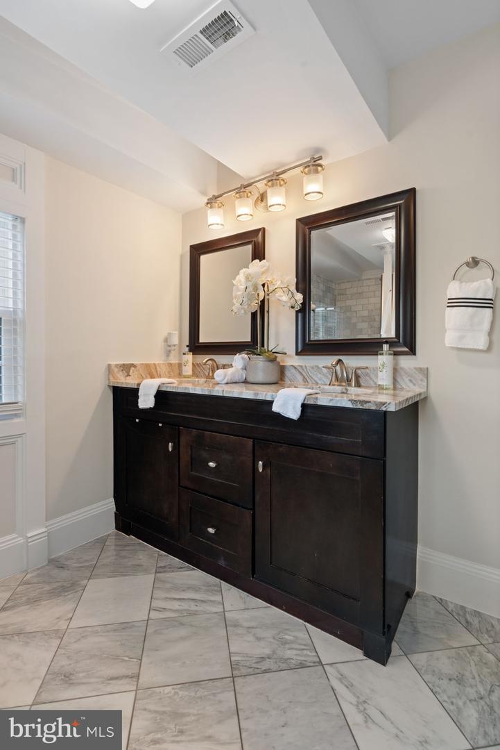13881 WALNEY PARK DR, CHANTILLY, Virginia 20151, 3 Bedrooms Bedrooms, ,2 BathroomsBathrooms,Residential,For sale,13881 WALNEY PARK DR,VAFX2230168 MLS # VAFX2230168