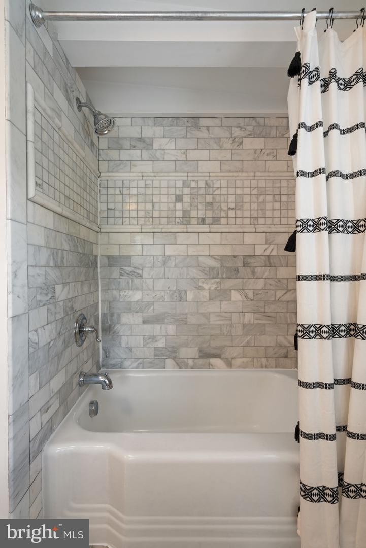 13881 WALNEY PARK DR, CHANTILLY, Virginia 20151, 3 Bedrooms Bedrooms, ,2 BathroomsBathrooms,Residential,For sale,13881 WALNEY PARK DR,VAFX2230168 MLS # VAFX2230168
