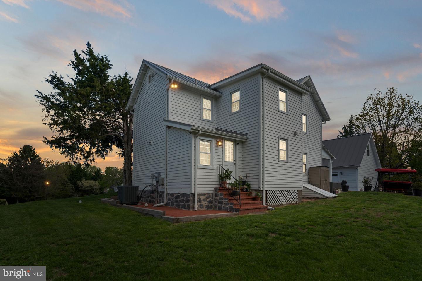 13881 WALNEY PARK DR, CHANTILLY, Virginia 20151, 3 Bedrooms Bedrooms, ,2 BathroomsBathrooms,Residential,For sale,13881 WALNEY PARK DR,VAFX2230168 MLS # VAFX2230168