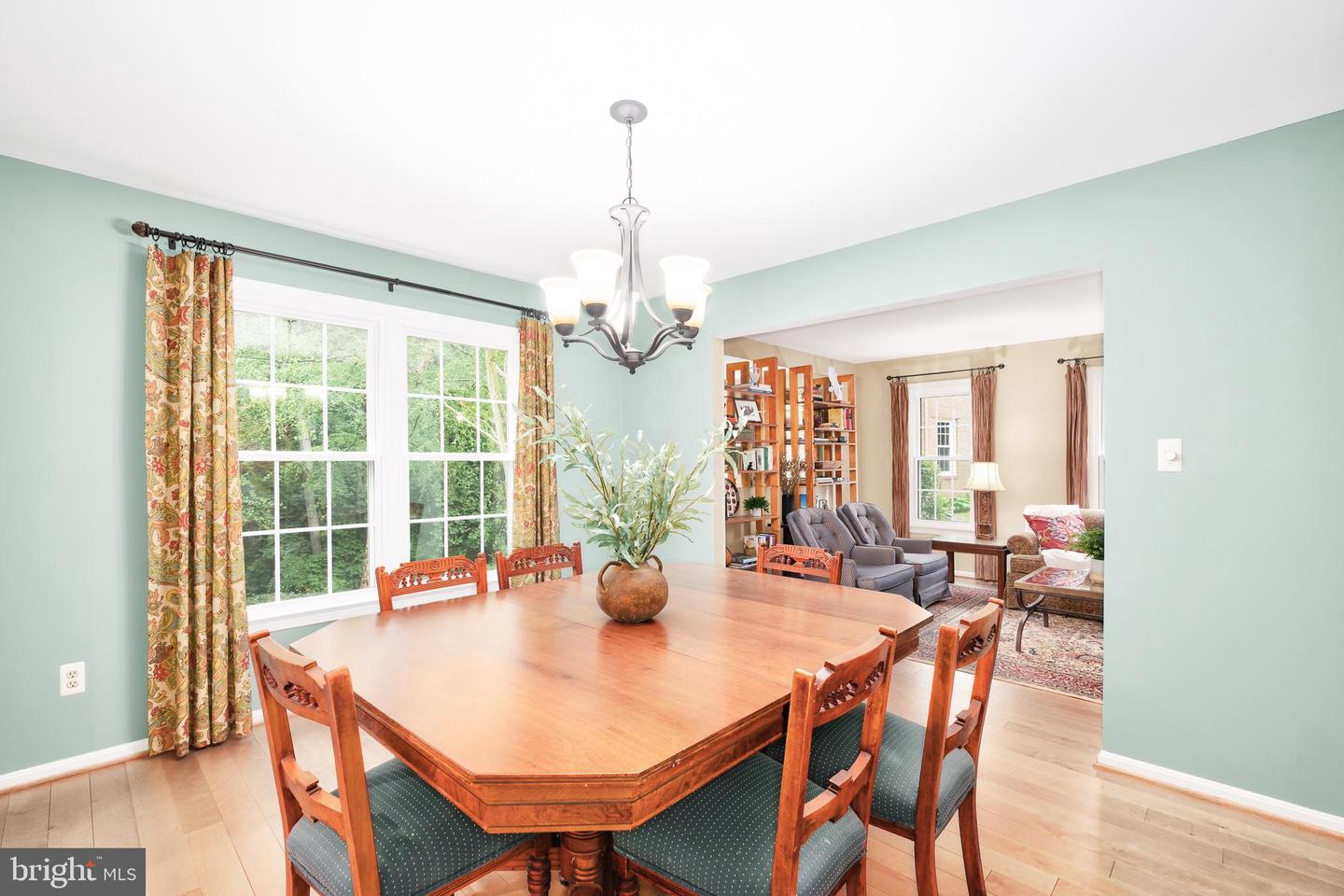 10702 DUNDAS OAK CT, BURKE, Virginia 22015, 4 Bedrooms Bedrooms, ,3 BathroomsBathrooms,Residential,For sale,10702 DUNDAS OAK CT,VAFX2229888 MLS # VAFX2229888