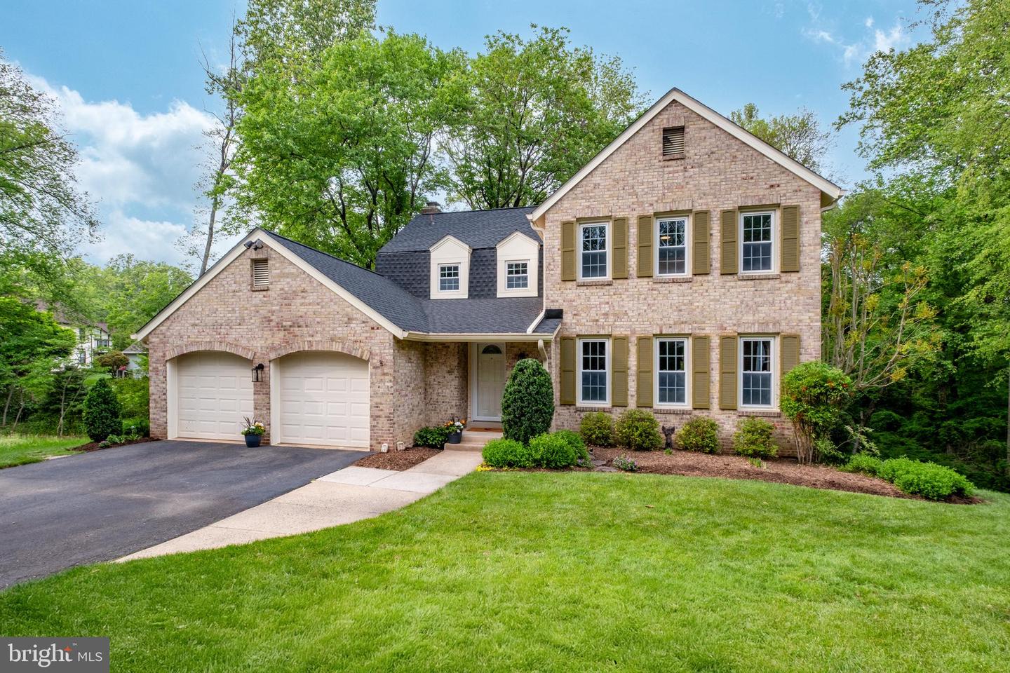 10702 DUNDAS OAK CT, BURKE, Virginia 22015, 4 Bedrooms Bedrooms, ,3 BathroomsBathrooms,Residential,For sale,10702 DUNDAS OAK CT,VAFX2229888 MLS # VAFX2229888