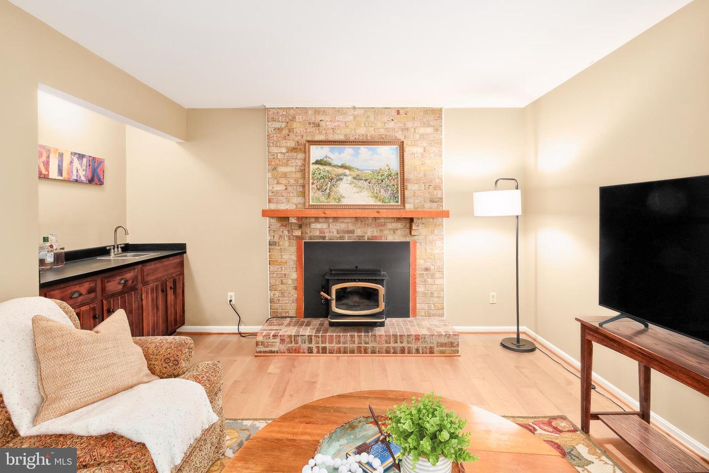 10702 DUNDAS OAK CT, BURKE, Virginia 22015, 4 Bedrooms Bedrooms, ,3 BathroomsBathrooms,Residential,For sale,10702 DUNDAS OAK CT,VAFX2229888 MLS # VAFX2229888