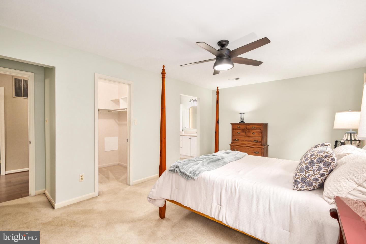 10702 DUNDAS OAK CT, BURKE, Virginia 22015, 4 Bedrooms Bedrooms, ,3 BathroomsBathrooms,Residential,For sale,10702 DUNDAS OAK CT,VAFX2229888 MLS # VAFX2229888