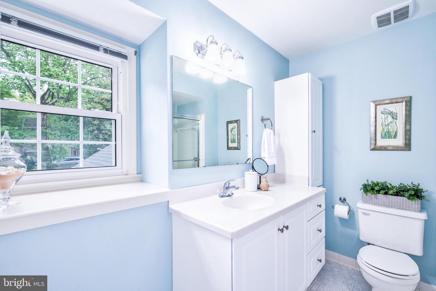 10702 DUNDAS OAK CT, BURKE, Virginia 22015, 4 Bedrooms Bedrooms, ,3 BathroomsBathrooms,Residential,For sale,10702 DUNDAS OAK CT,VAFX2229888 MLS # VAFX2229888