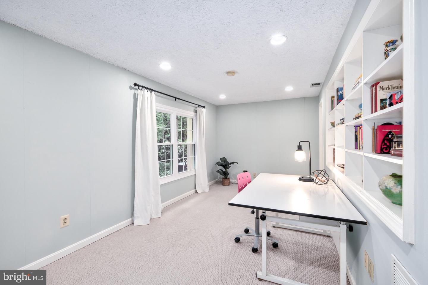 10702 DUNDAS OAK CT, BURKE, Virginia 22015, 4 Bedrooms Bedrooms, ,3 BathroomsBathrooms,Residential,For sale,10702 DUNDAS OAK CT,VAFX2229888 MLS # VAFX2229888