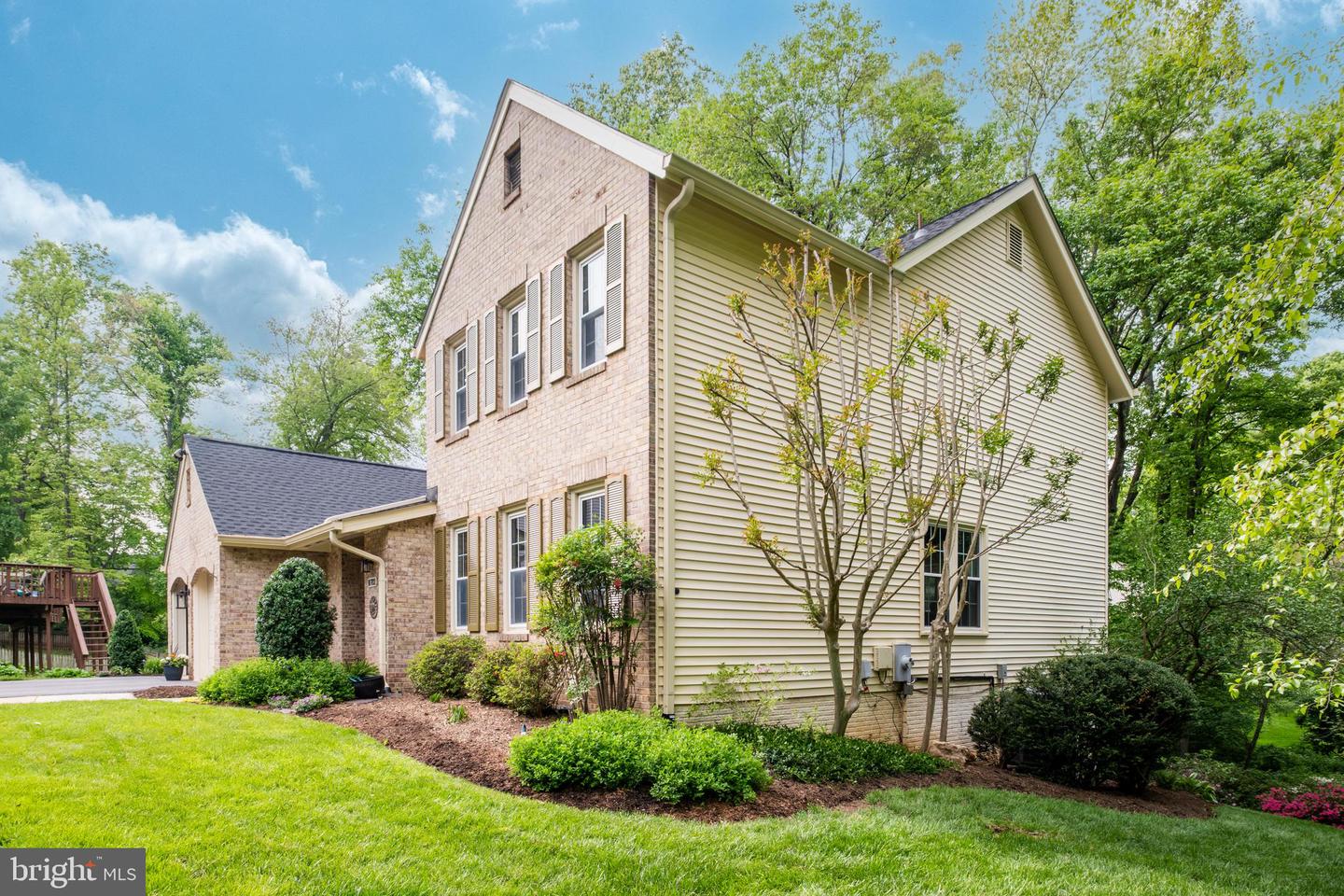 10702 DUNDAS OAK CT, BURKE, Virginia 22015, 4 Bedrooms Bedrooms, ,3 BathroomsBathrooms,Residential,For sale,10702 DUNDAS OAK CT,VAFX2229888 MLS # VAFX2229888