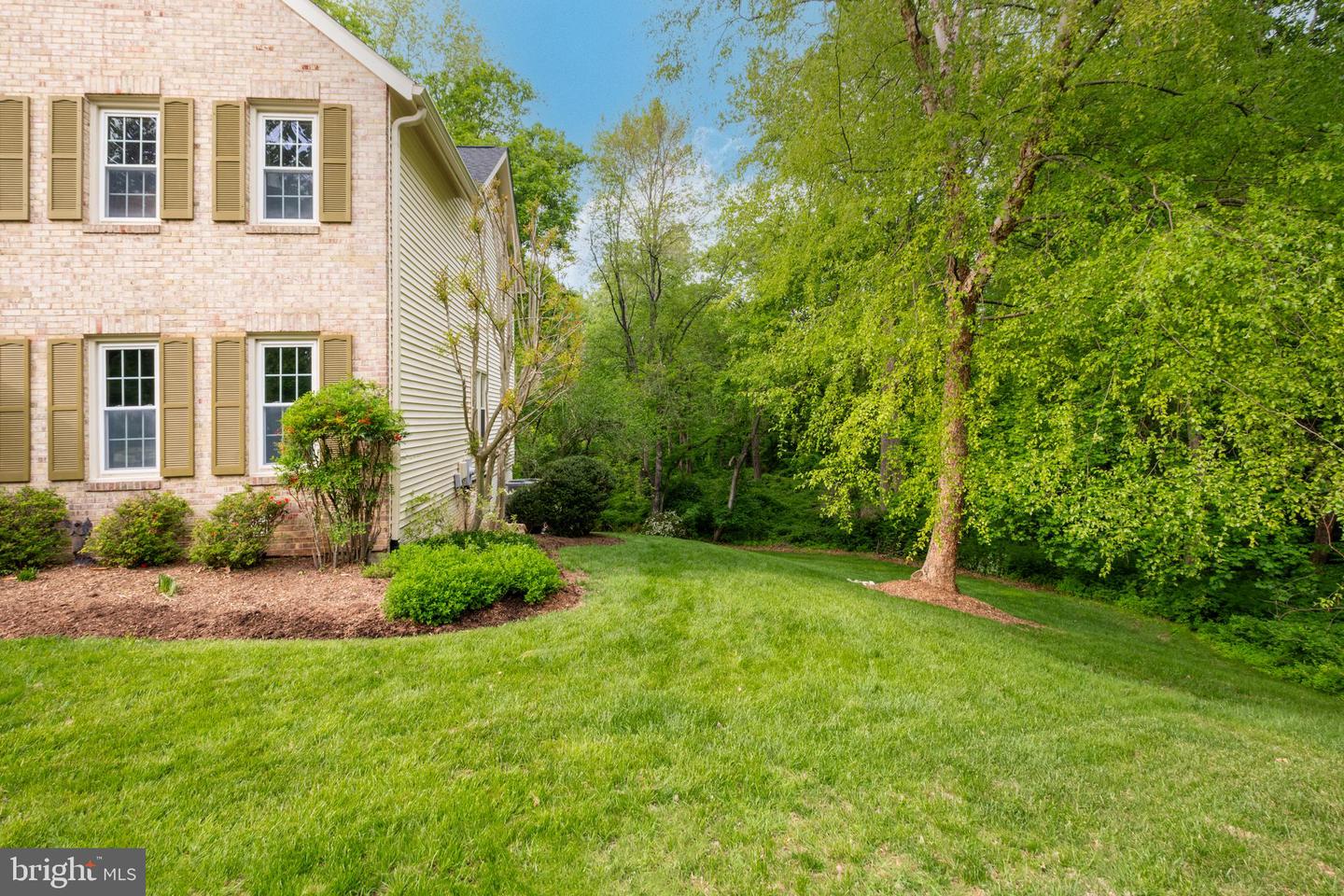 10702 DUNDAS OAK CT, BURKE, Virginia 22015, 4 Bedrooms Bedrooms, ,3 BathroomsBathrooms,Residential,For sale,10702 DUNDAS OAK CT,VAFX2229888 MLS # VAFX2229888
