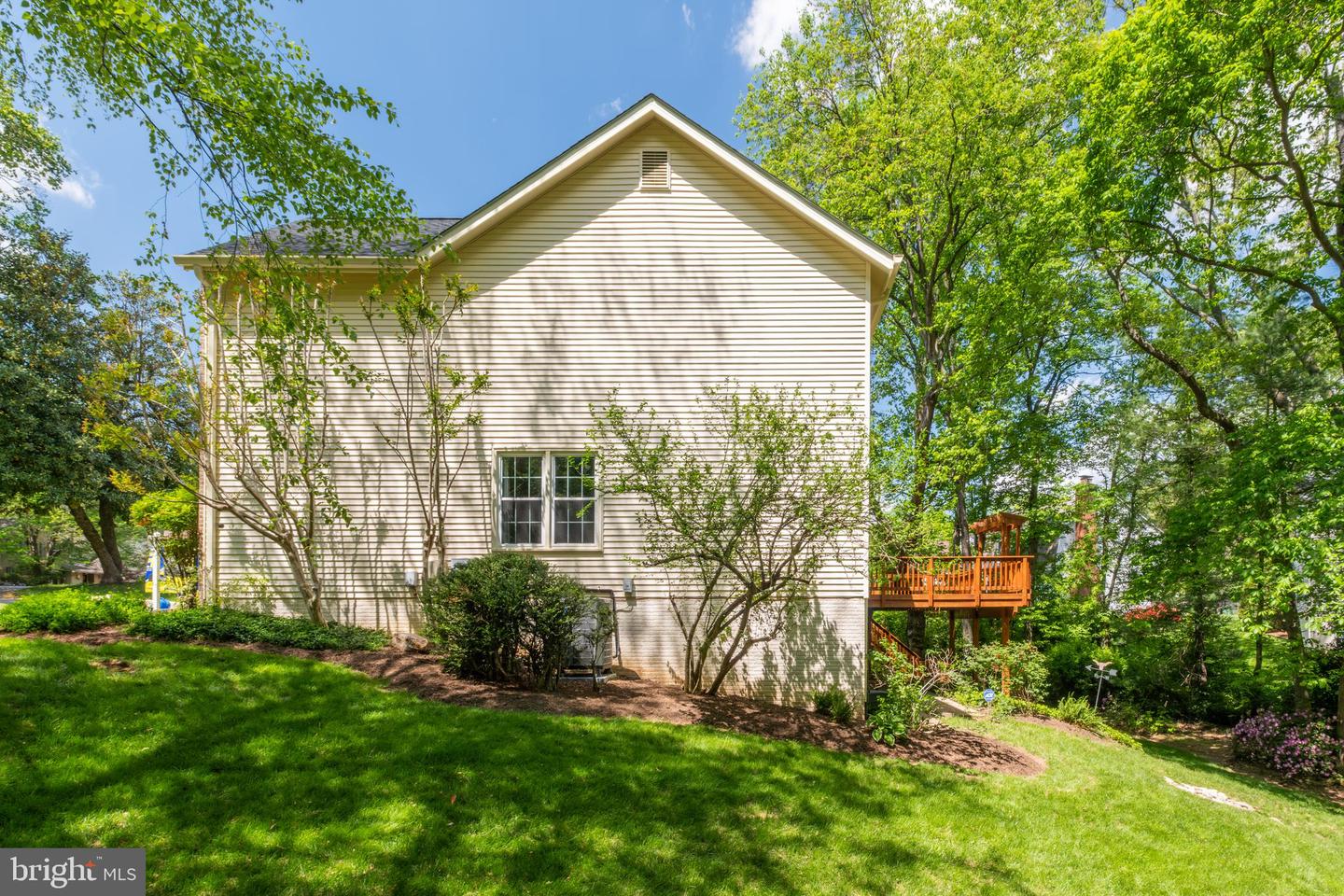 10702 DUNDAS OAK CT, BURKE, Virginia 22015, 4 Bedrooms Bedrooms, ,3 BathroomsBathrooms,Residential,For sale,10702 DUNDAS OAK CT,VAFX2229888 MLS # VAFX2229888