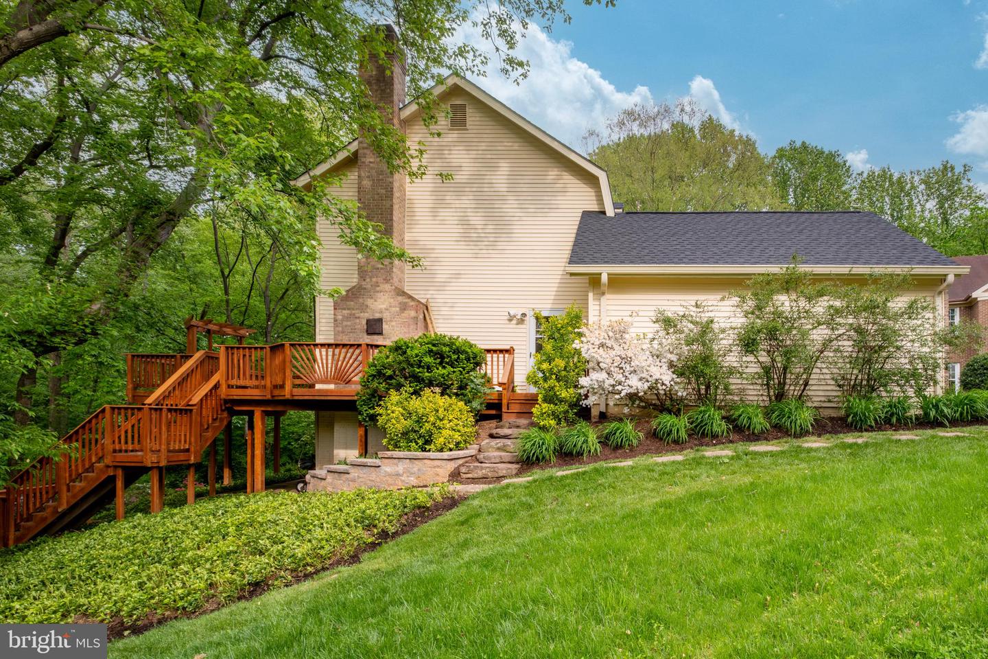 10702 DUNDAS OAK CT, BURKE, Virginia 22015, 4 Bedrooms Bedrooms, ,3 BathroomsBathrooms,Residential,For sale,10702 DUNDAS OAK CT,VAFX2229888 MLS # VAFX2229888