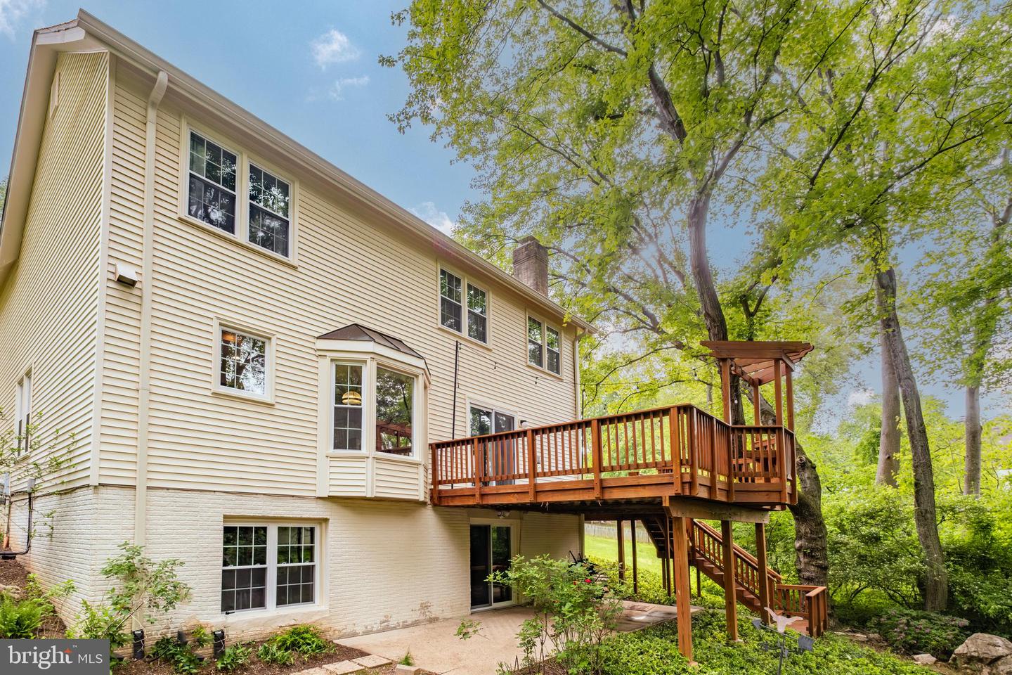 10702 DUNDAS OAK CT, BURKE, Virginia 22015, 4 Bedrooms Bedrooms, ,3 BathroomsBathrooms,Residential,For sale,10702 DUNDAS OAK CT,VAFX2229888 MLS # VAFX2229888