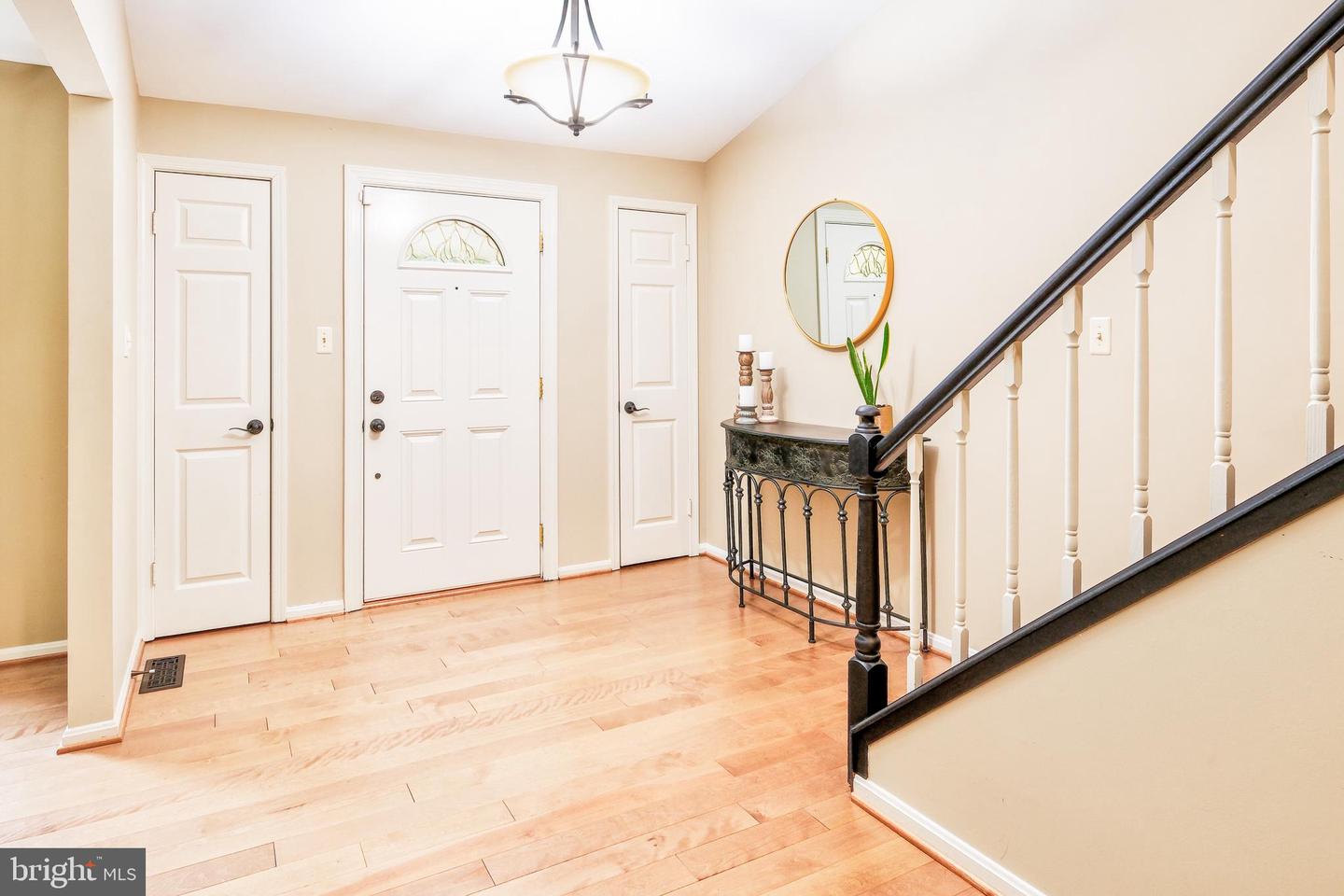 10702 DUNDAS OAK CT, BURKE, Virginia 22015, 4 Bedrooms Bedrooms, ,3 BathroomsBathrooms,Residential,For sale,10702 DUNDAS OAK CT,VAFX2229888 MLS # VAFX2229888