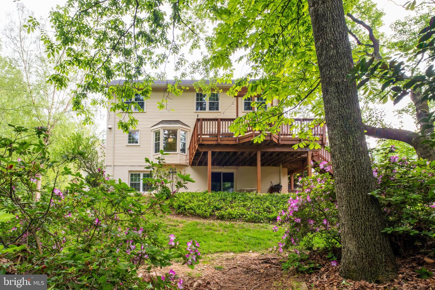 10702 DUNDAS OAK CT, BURKE, Virginia 22015, 4 Bedrooms Bedrooms, ,3 BathroomsBathrooms,Residential,For sale,10702 DUNDAS OAK CT,VAFX2229888 MLS # VAFX2229888