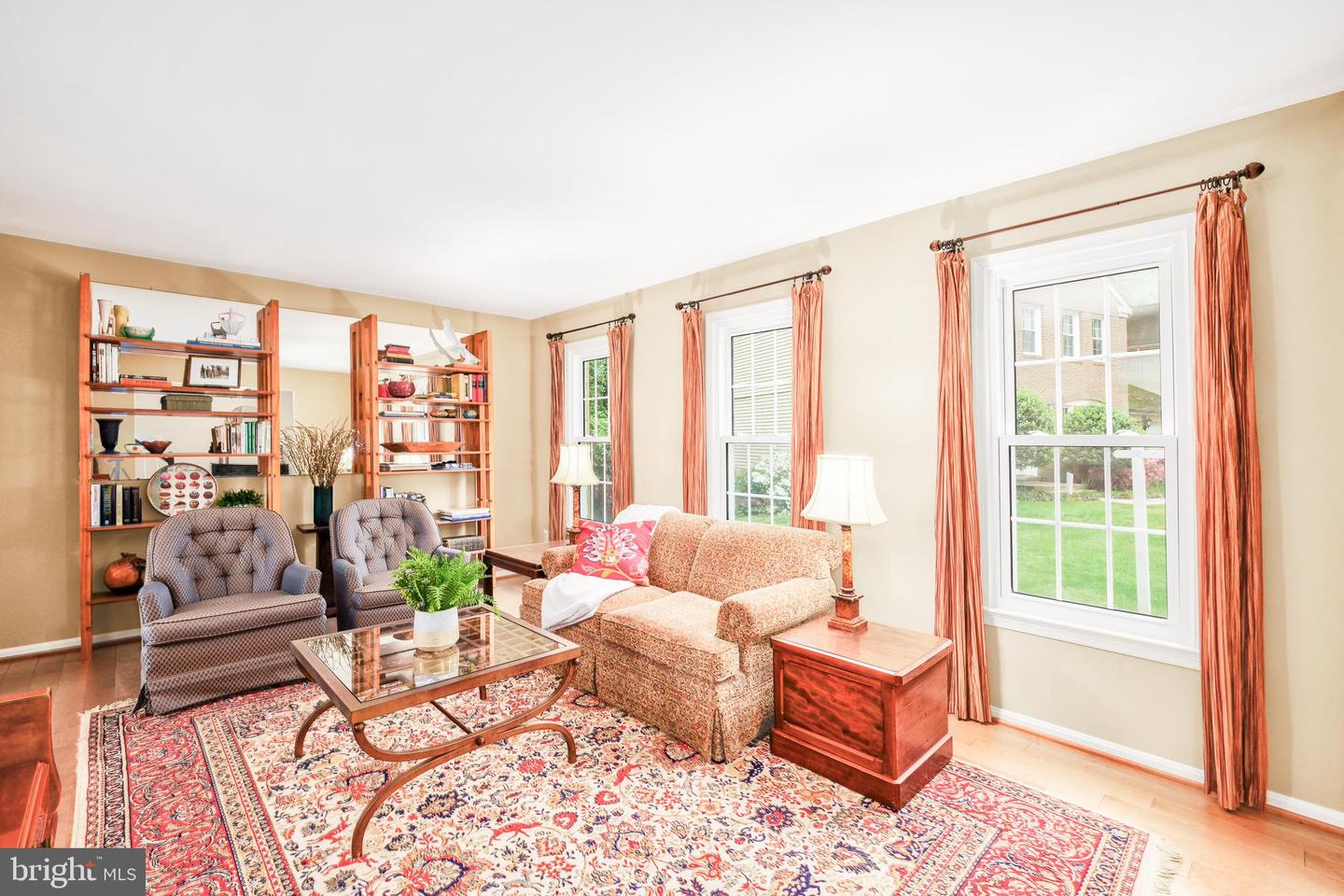 10702 DUNDAS OAK CT, BURKE, Virginia 22015, 4 Bedrooms Bedrooms, ,3 BathroomsBathrooms,Residential,For sale,10702 DUNDAS OAK CT,VAFX2229888 MLS # VAFX2229888