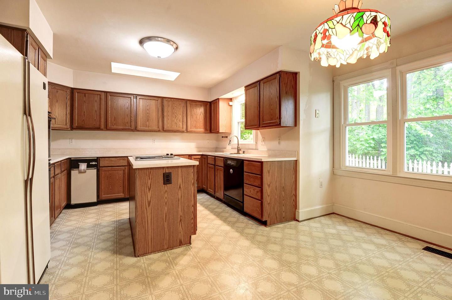 6814 BRADDOCK RD, ANNANDALE, Virginia 22003, 3 Bedrooms Bedrooms, ,3 BathroomsBathrooms,Residential,For sale,6814 BRADDOCK RD,VAFX2229952 MLS # VAFX2229952