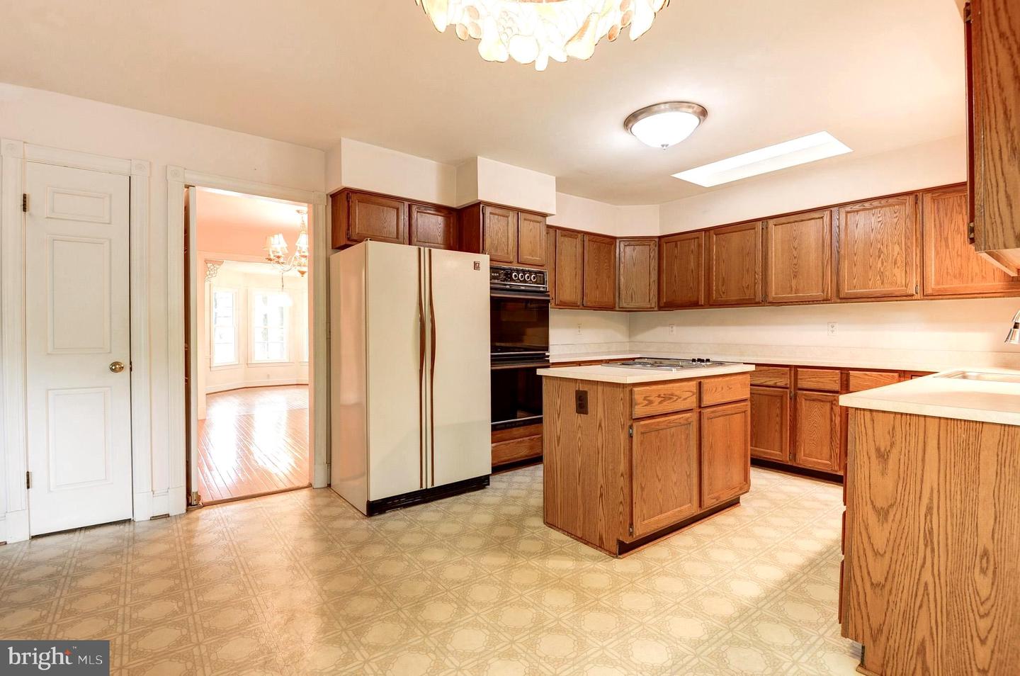 6814 BRADDOCK RD, ANNANDALE, Virginia 22003, 3 Bedrooms Bedrooms, ,3 BathroomsBathrooms,Residential,For sale,6814 BRADDOCK RD,VAFX2229952 MLS # VAFX2229952