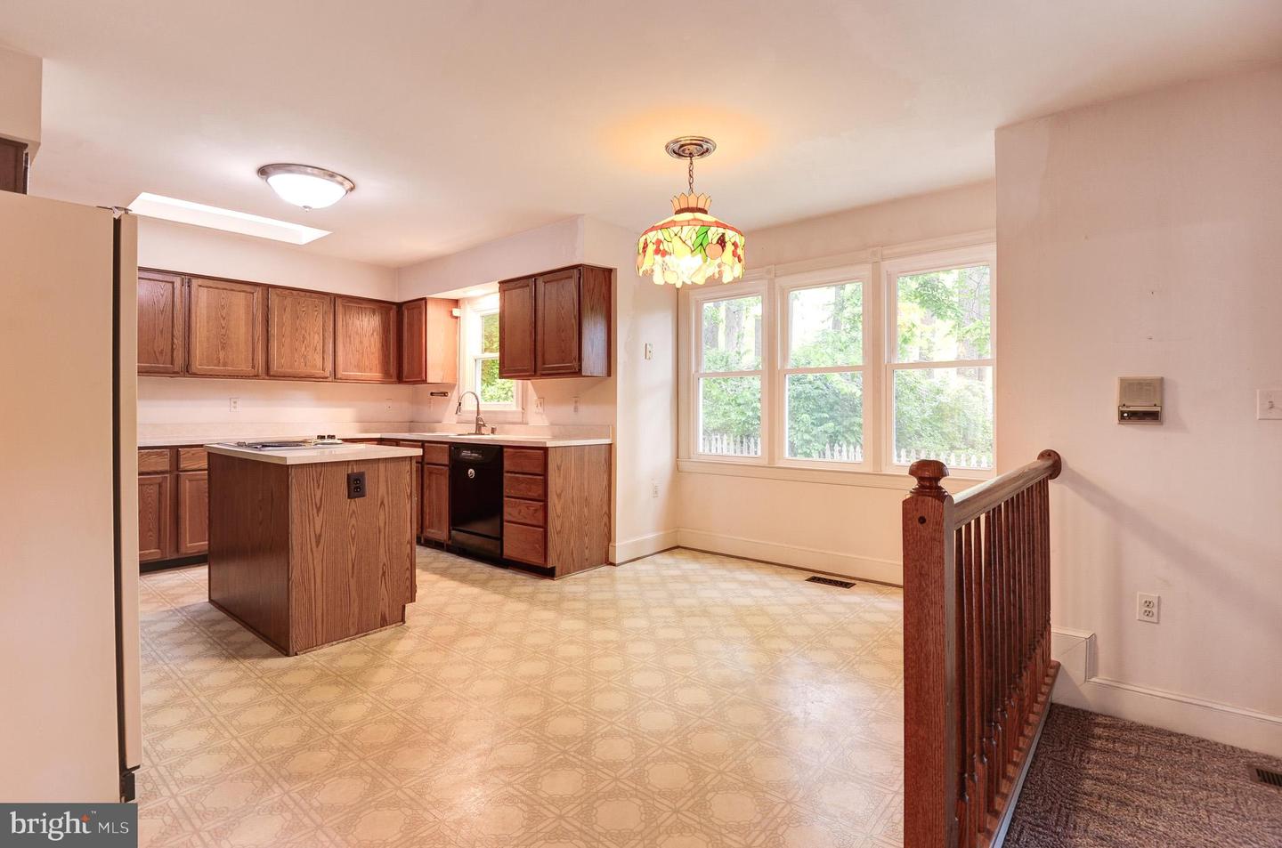 6814 BRADDOCK RD, ANNANDALE, Virginia 22003, 3 Bedrooms Bedrooms, ,3 BathroomsBathrooms,Residential,For sale,6814 BRADDOCK RD,VAFX2229952 MLS # VAFX2229952