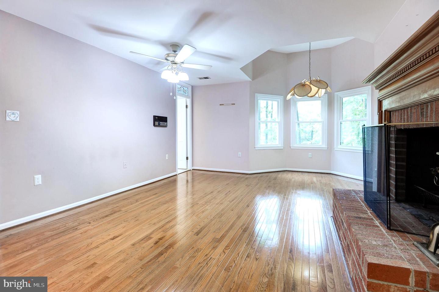 6814 BRADDOCK RD, ANNANDALE, Virginia 22003, 3 Bedrooms Bedrooms, ,3 BathroomsBathrooms,Residential,For sale,6814 BRADDOCK RD,VAFX2229952 MLS # VAFX2229952