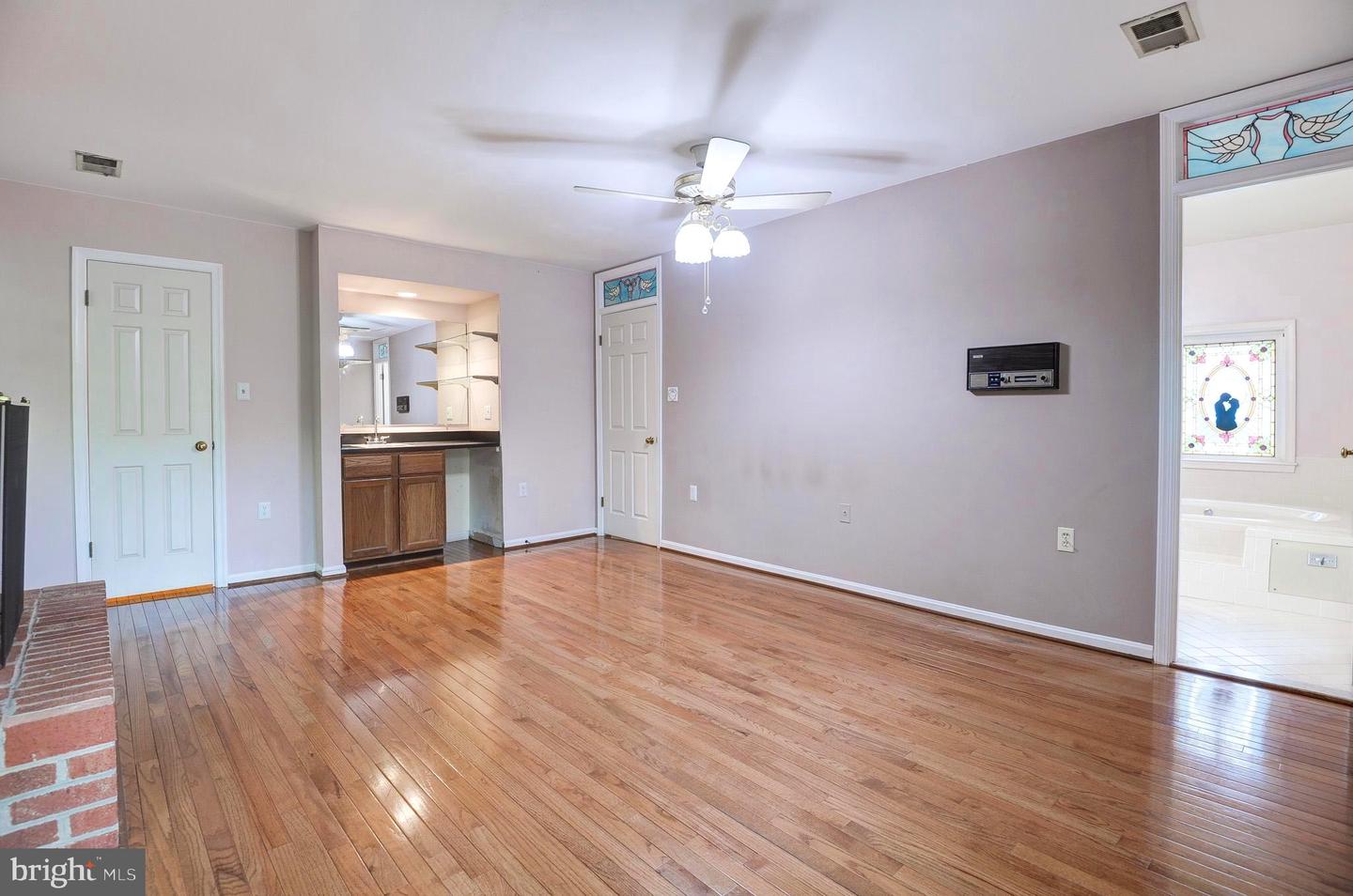 6814 BRADDOCK RD, ANNANDALE, Virginia 22003, 3 Bedrooms Bedrooms, ,3 BathroomsBathrooms,Residential,For sale,6814 BRADDOCK RD,VAFX2229952 MLS # VAFX2229952