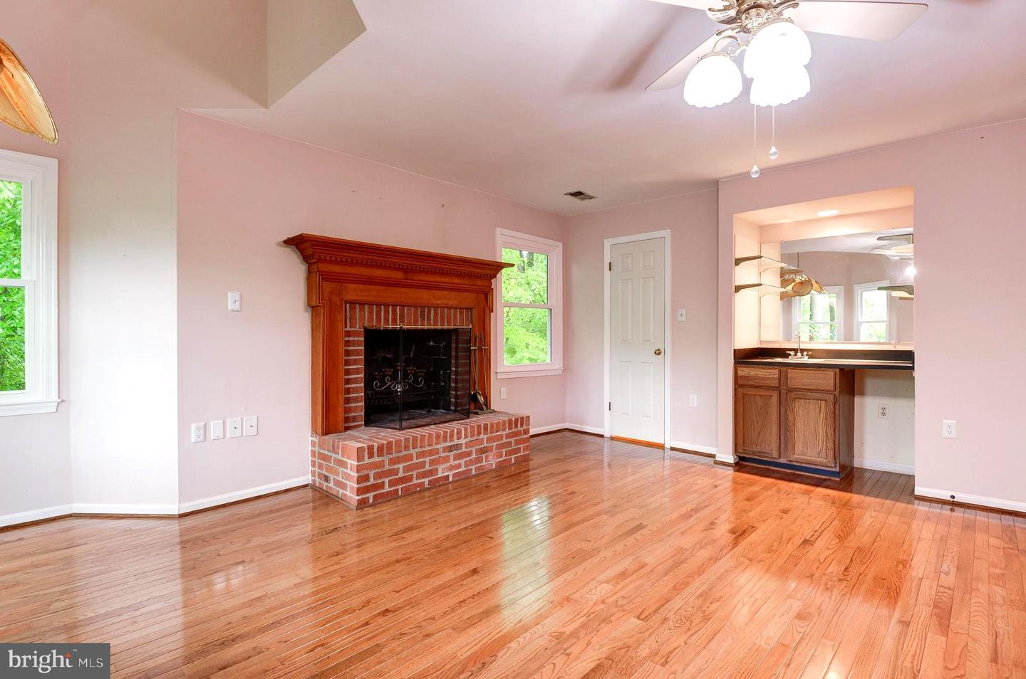6814 BRADDOCK RD, ANNANDALE, Virginia 22003, 3 Bedrooms Bedrooms, ,3 BathroomsBathrooms,Residential,For sale,6814 BRADDOCK RD,VAFX2229952 MLS # VAFX2229952