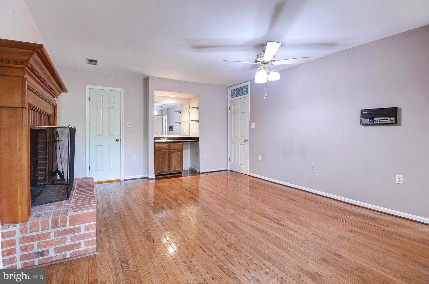 6814 BRADDOCK RD, ANNANDALE, Virginia 22003, 3 Bedrooms Bedrooms, ,3 BathroomsBathrooms,Residential,For sale,6814 BRADDOCK RD,VAFX2229952 MLS # VAFX2229952