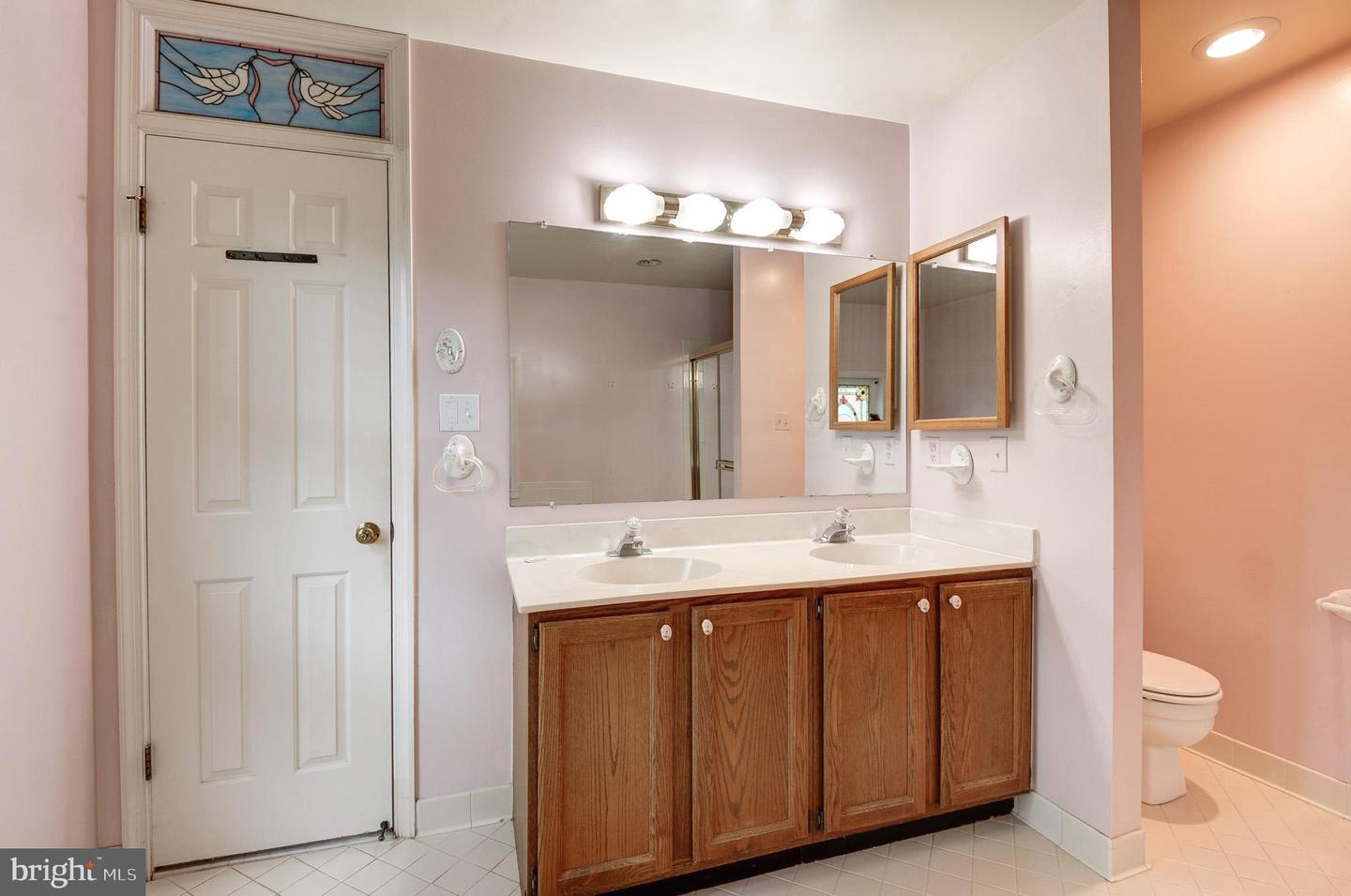 6814 BRADDOCK RD, ANNANDALE, Virginia 22003, 3 Bedrooms Bedrooms, ,3 BathroomsBathrooms,Residential,For sale,6814 BRADDOCK RD,VAFX2229952 MLS # VAFX2229952
